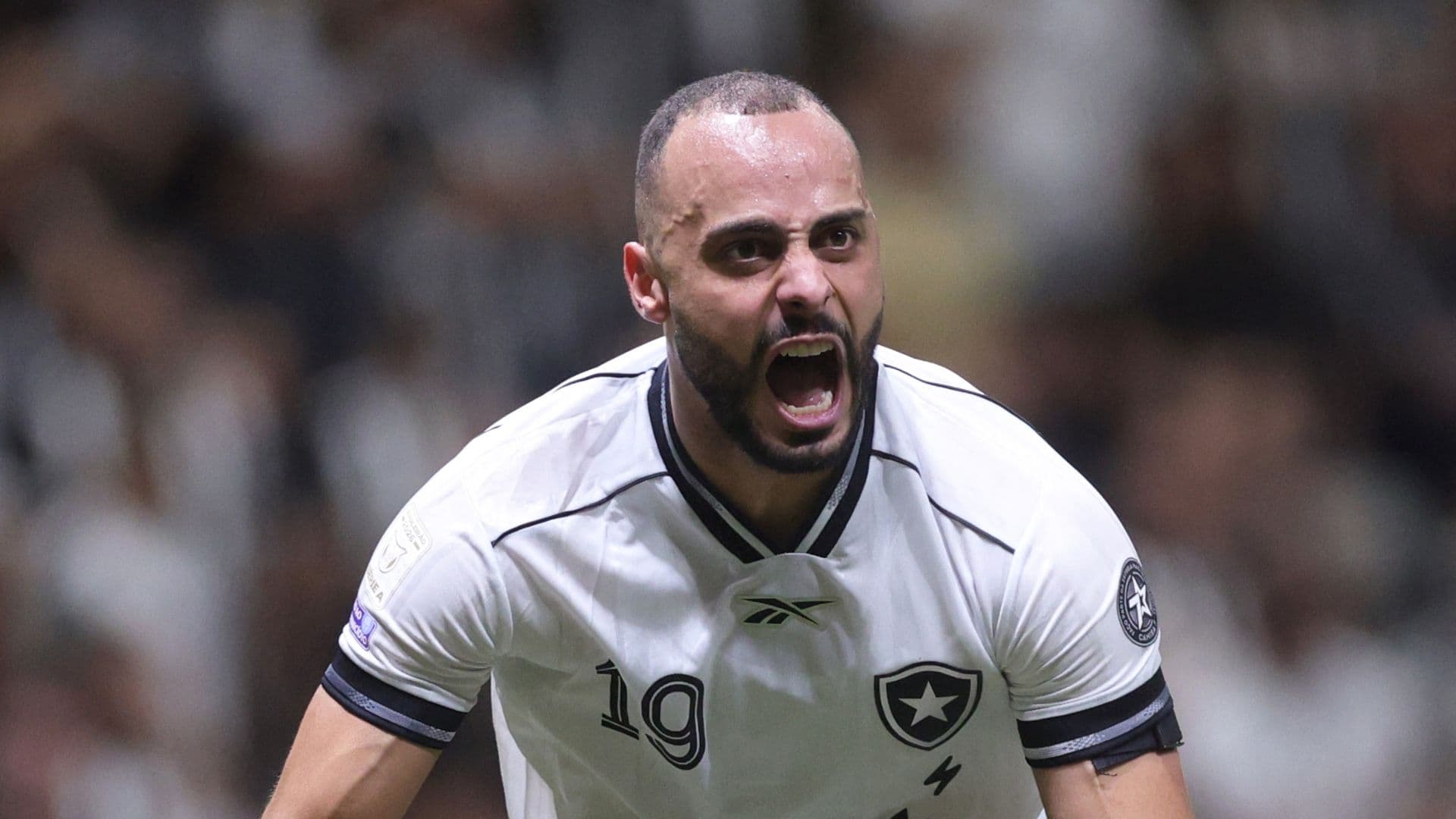 Arthur Cabral: El Delantero que Tigres Busca Fichar Desde Brasil