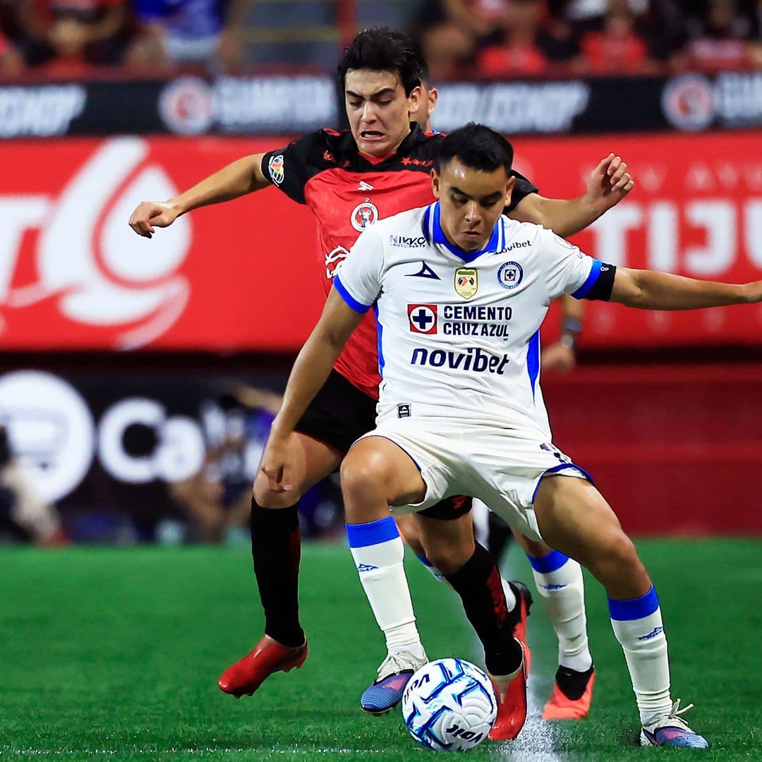 Gilberto Mora durante un partido de Liga MX con Tijuana
