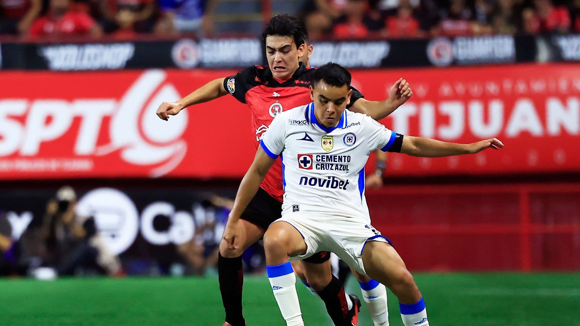 Tijuana Se Impone a Cruz Azul con Goles de Gilberto Mora y Nacho Rivero