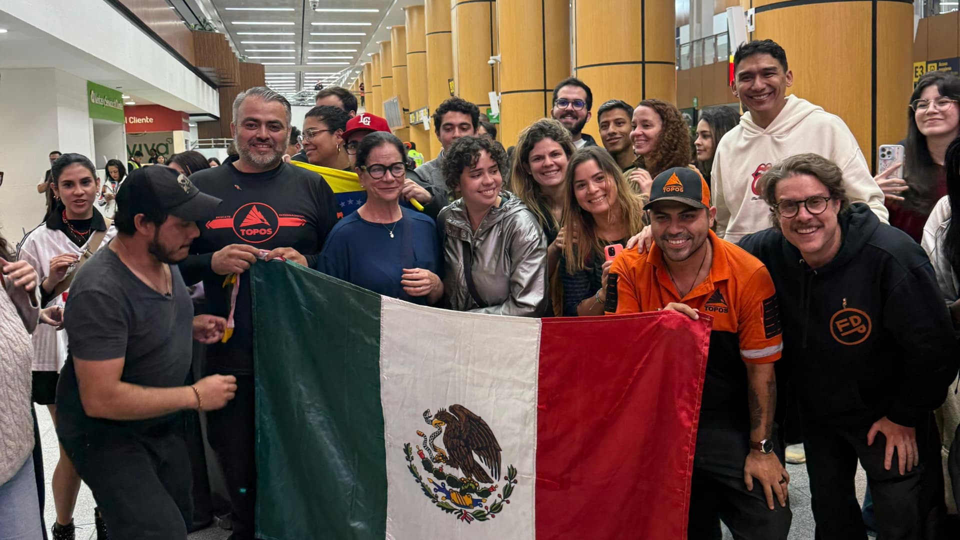 Grupo de Topos mexicanos a su regreso de Venezuela.