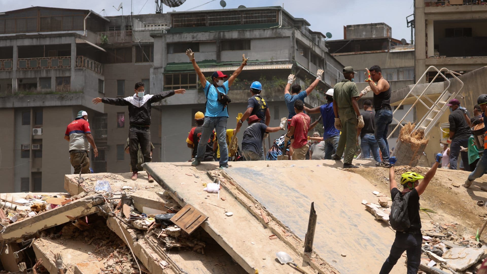 Trabajos de rescate en Venezuela