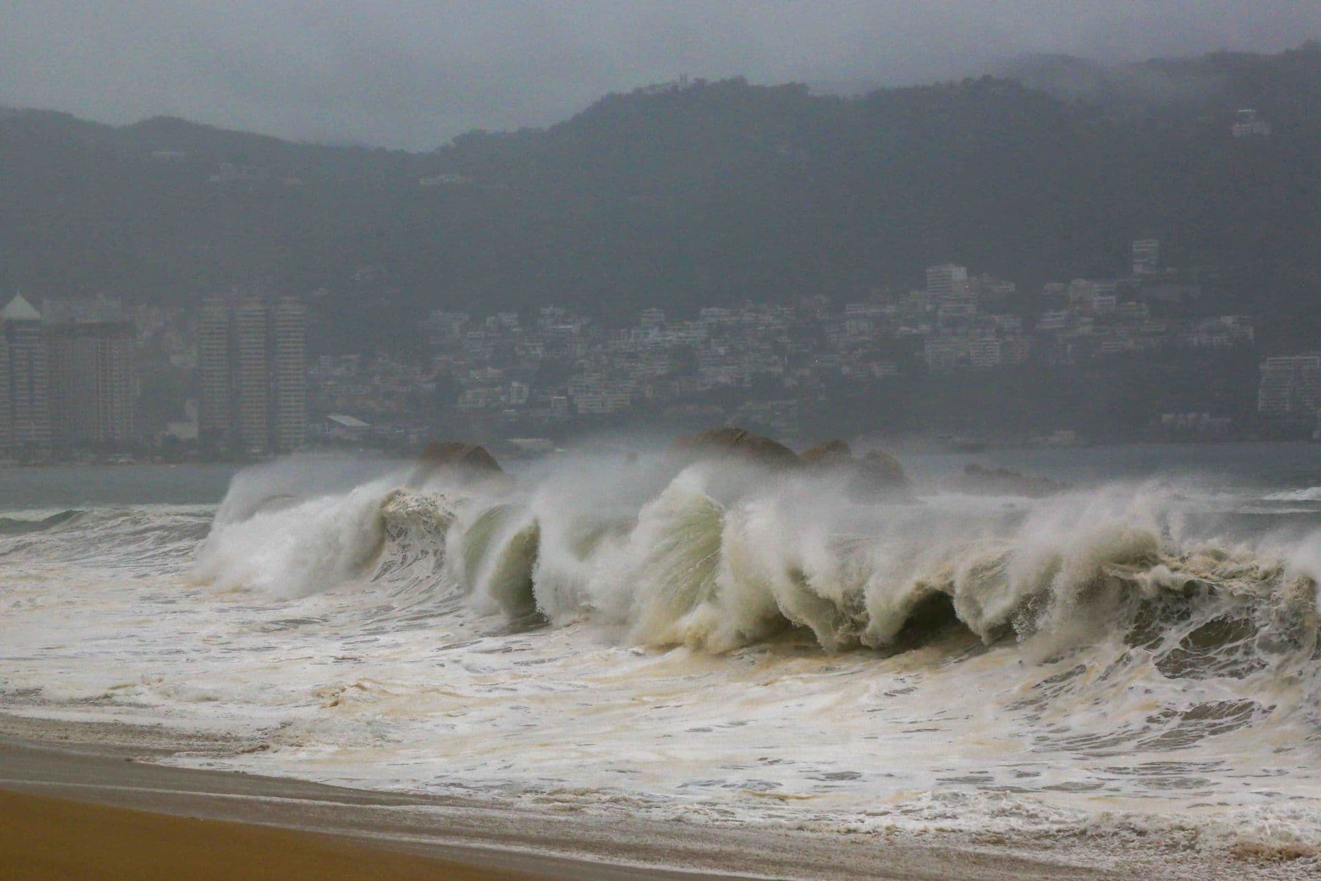 Marejadas por tormenta en Acapulco, Guerrero