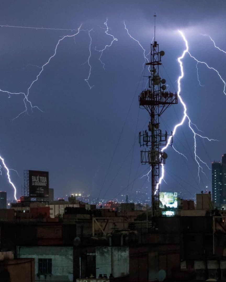 Tormenta eléctrica sobre la Ciudad de México