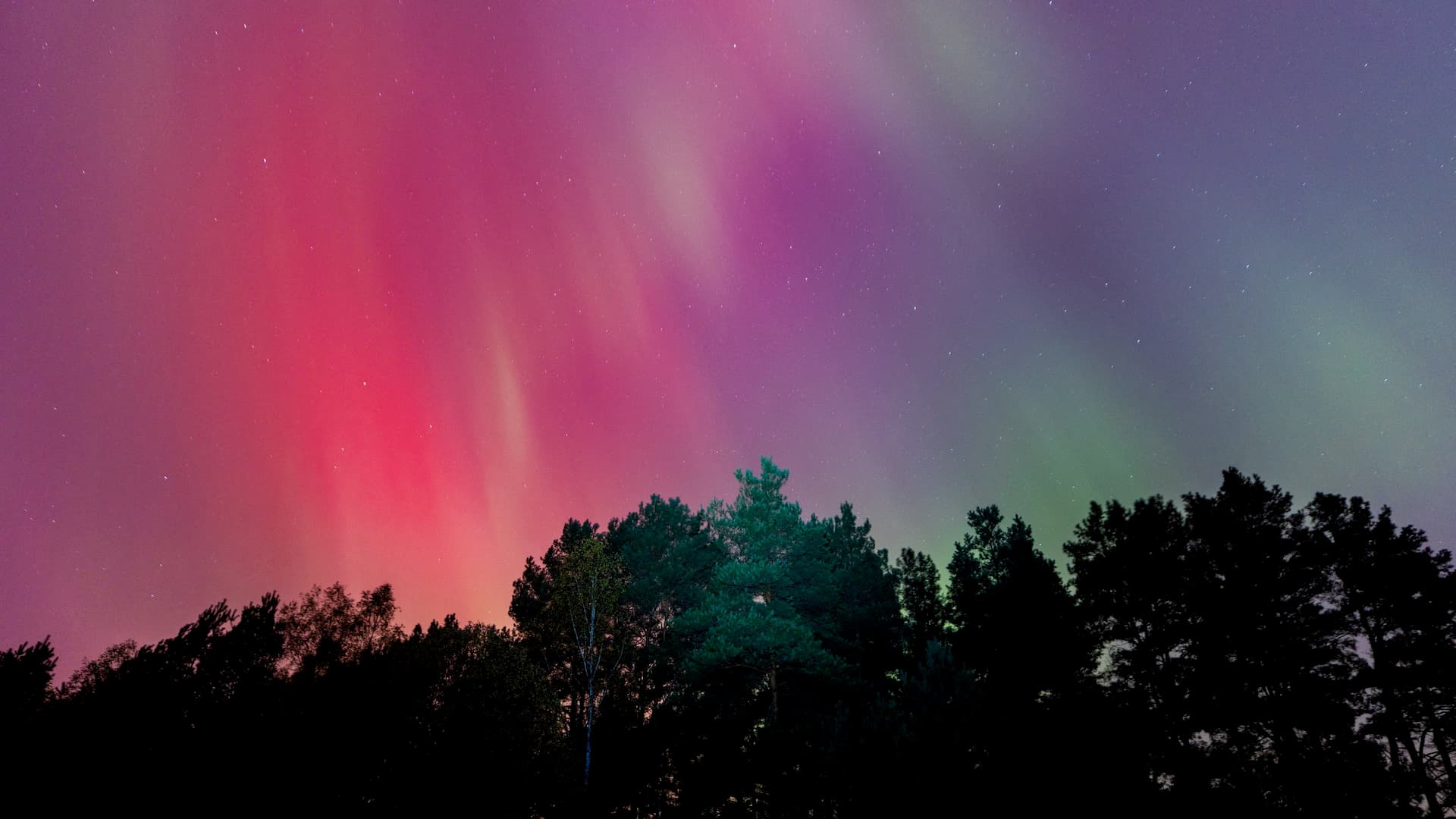 Aurora boreal producto de una tormenta geomagnética