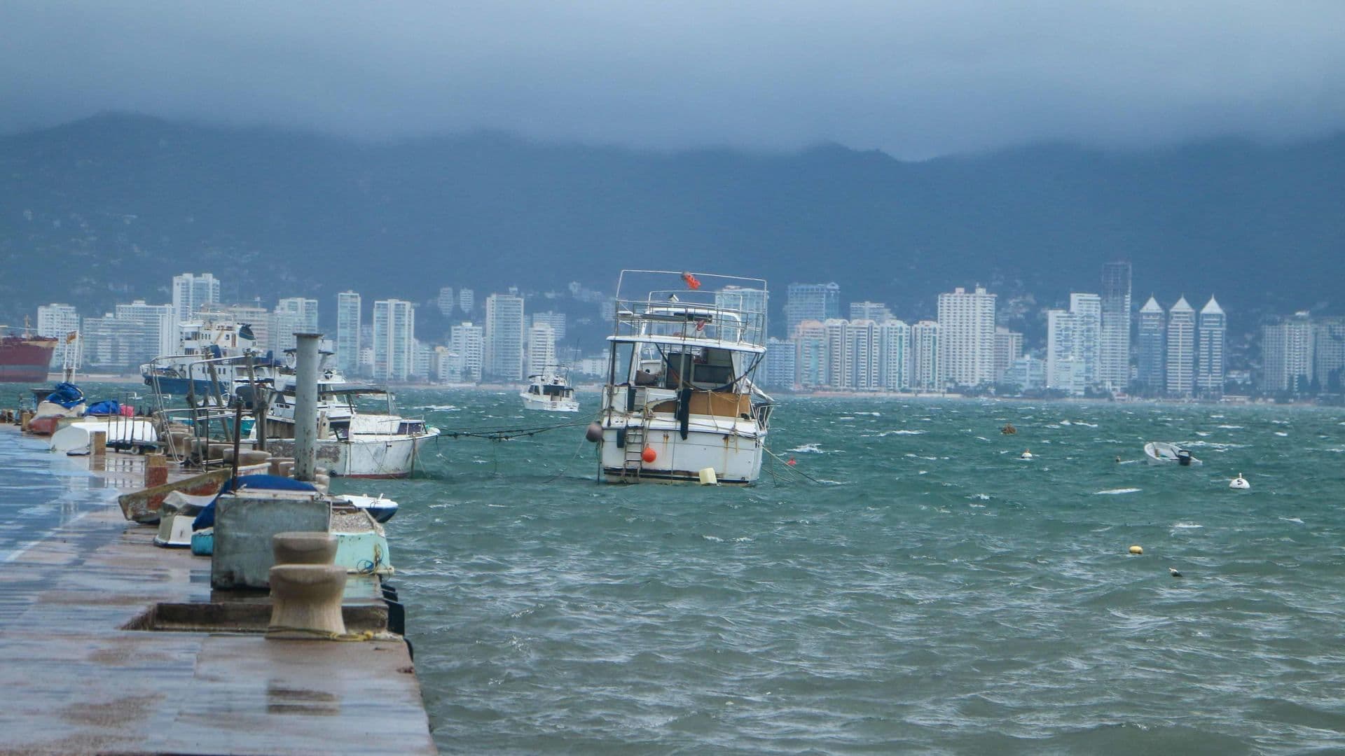 Vientos en Acapulco, Guerrero, por efectos de la tormenta Raymond en octubre 2025. Foto: Cuartoscuro | Archivo