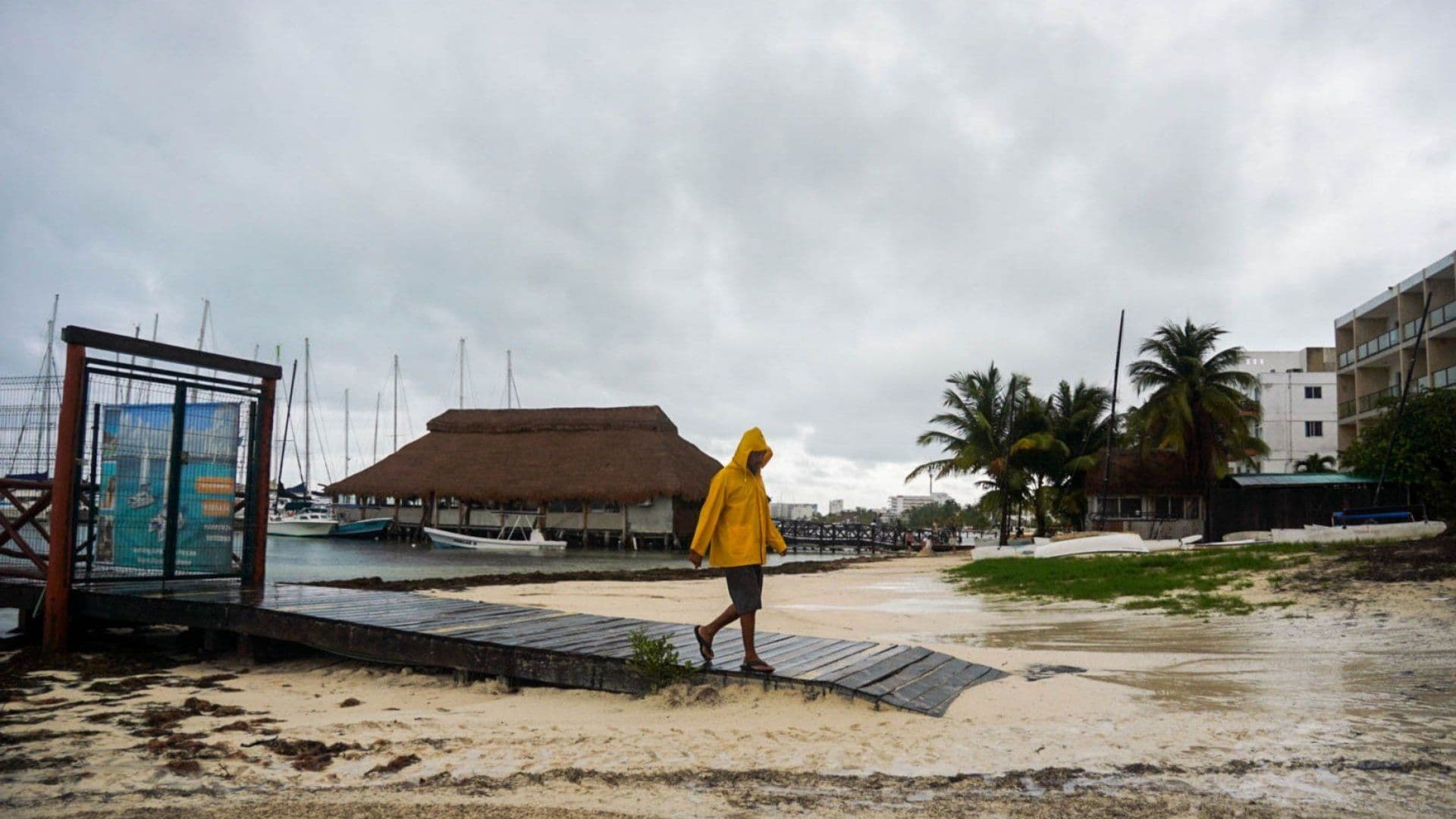 Lluvias después de un ciclón tropical en Quintana Roo.