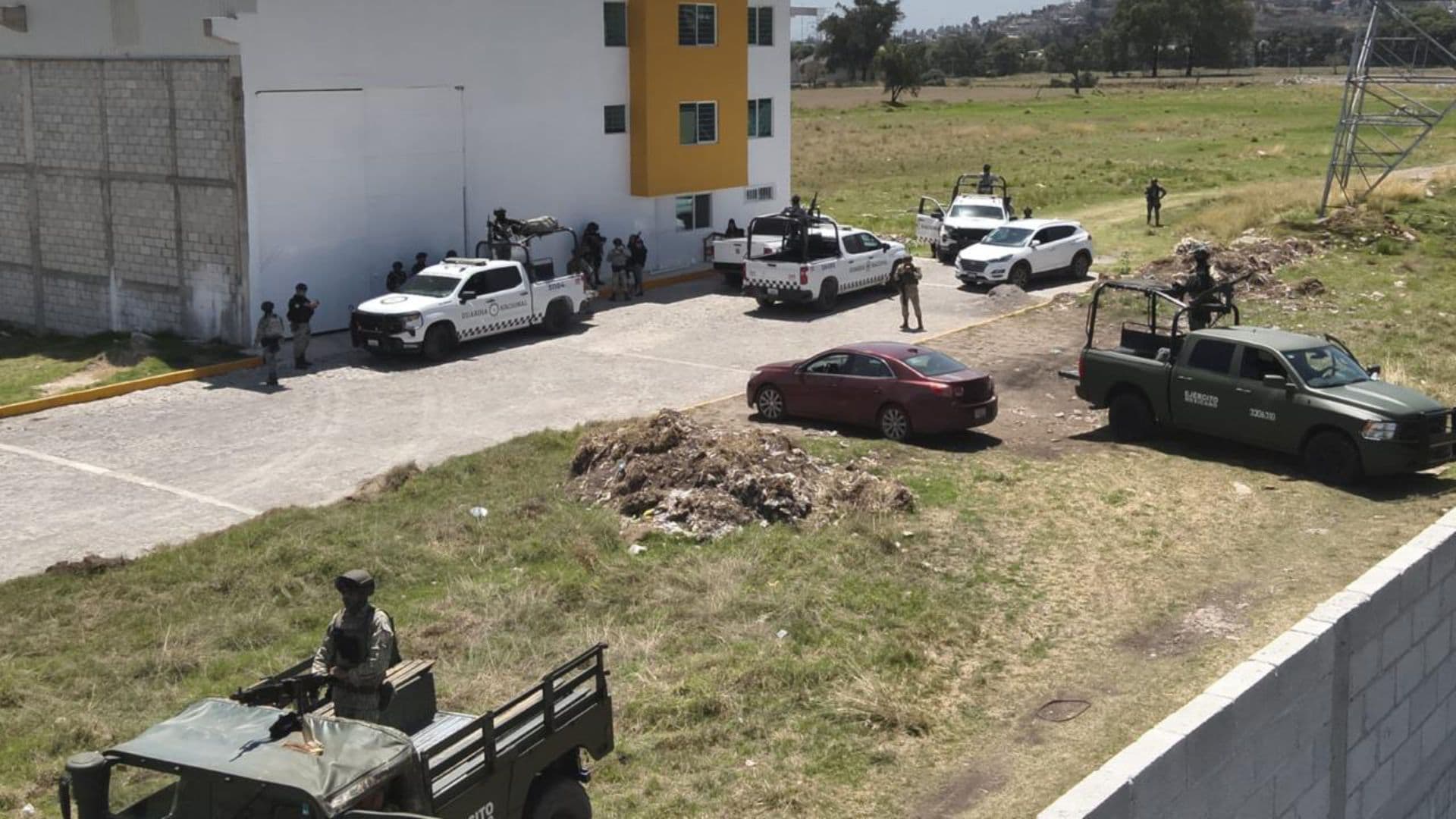 Recuperan Tres Tractocamiones Presuntamente Robados durante Cateo en la Ciudad de Puebla