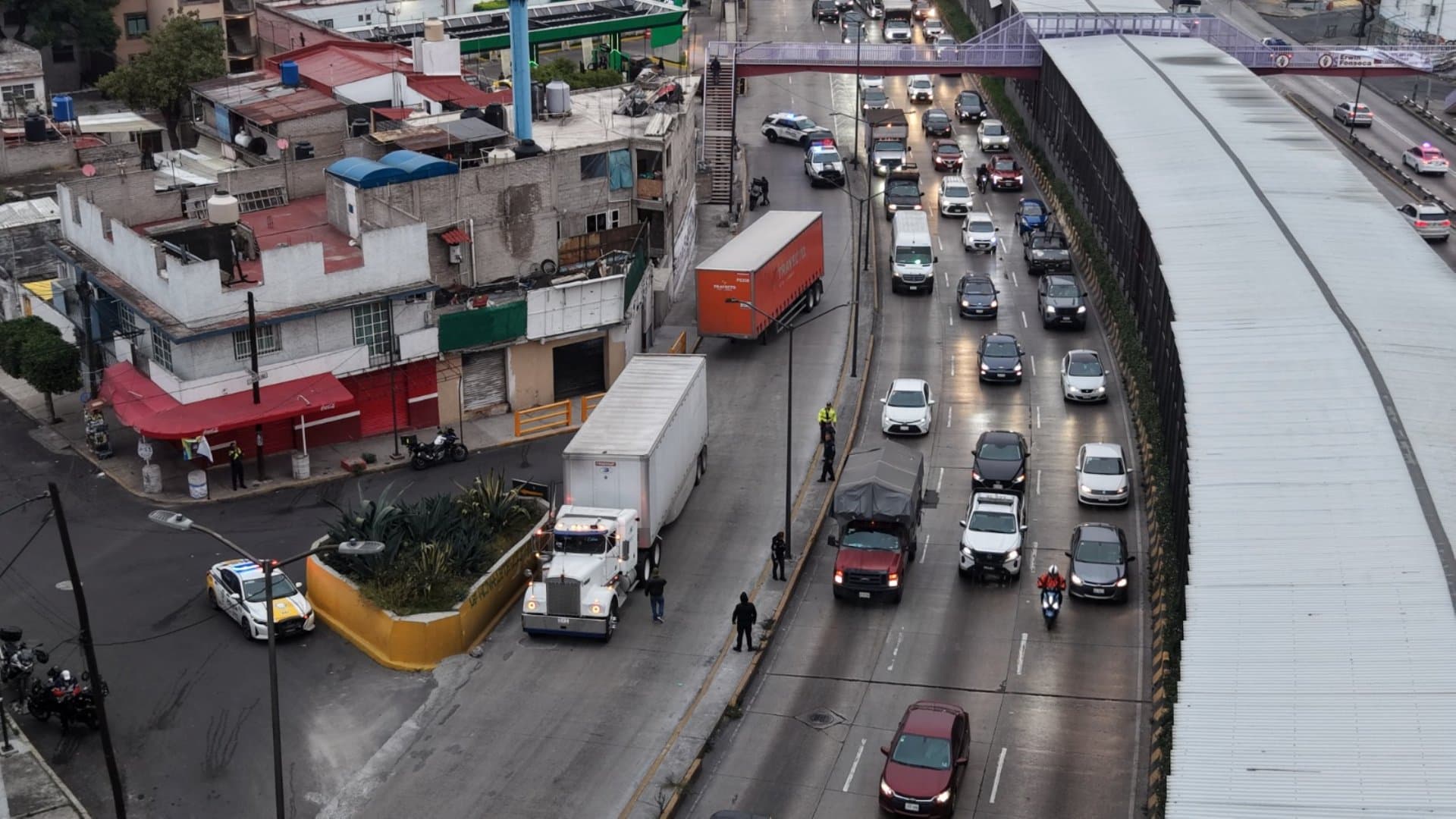 Afectación vial por tráileres varados en CDMX. Foto: N+