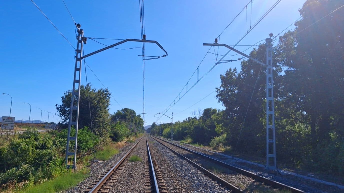 Descarrila Tren de Mercancías en Sevilla, España, Luego de Tragedia en Toledo