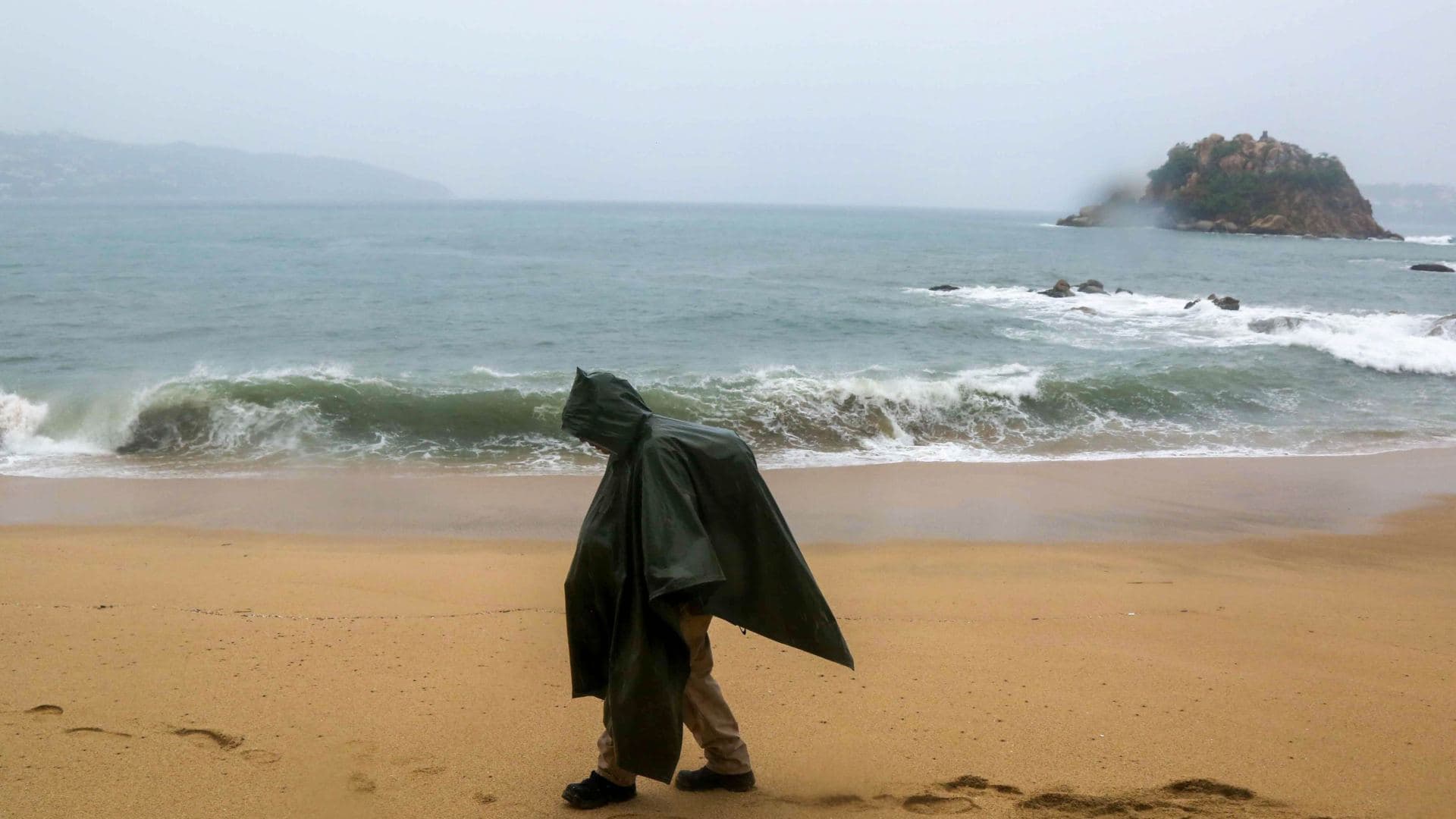 Marejadas en Acapulco por tormenta Boris en junio 2026. Foto: Cuartoscuro