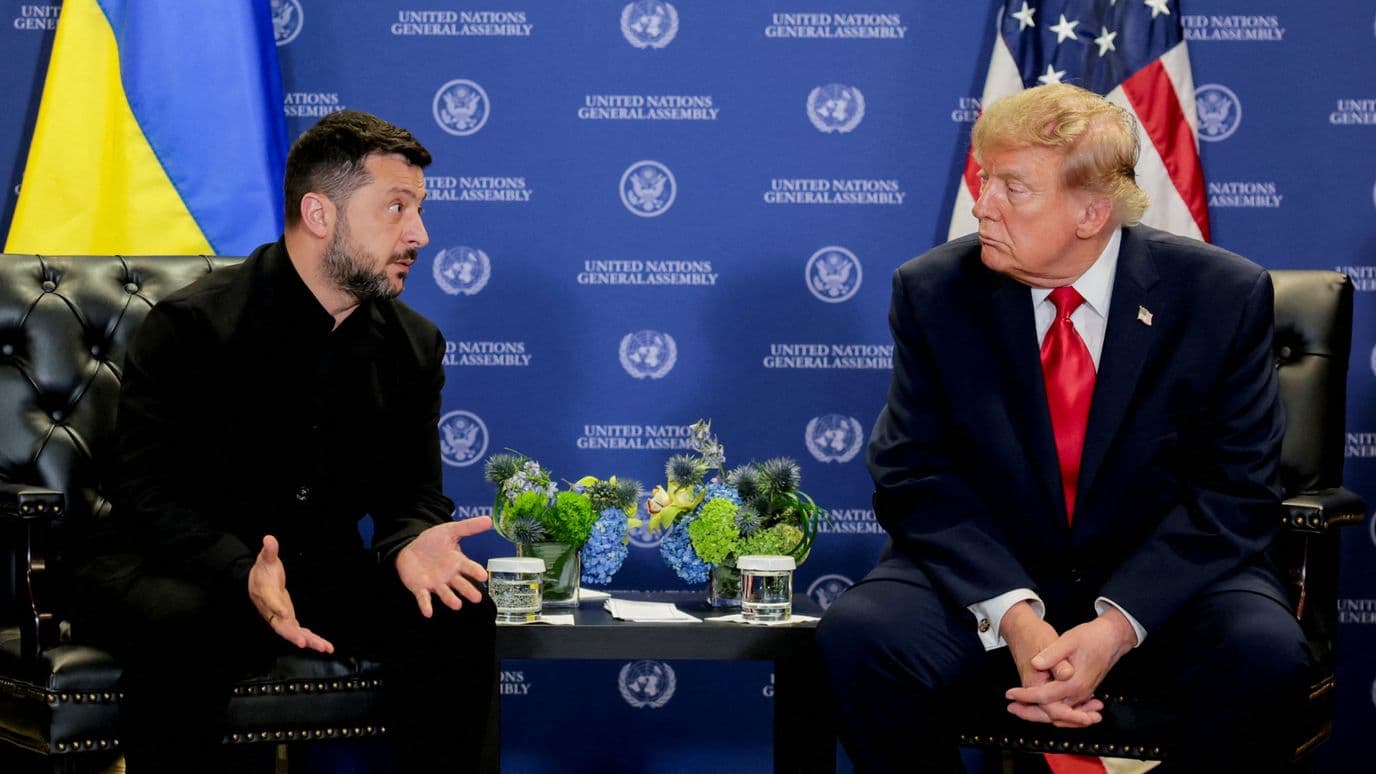 Volodimir Zelenski, presidente de Ucrania, habla con Donald Trump, mandatario estadounidense