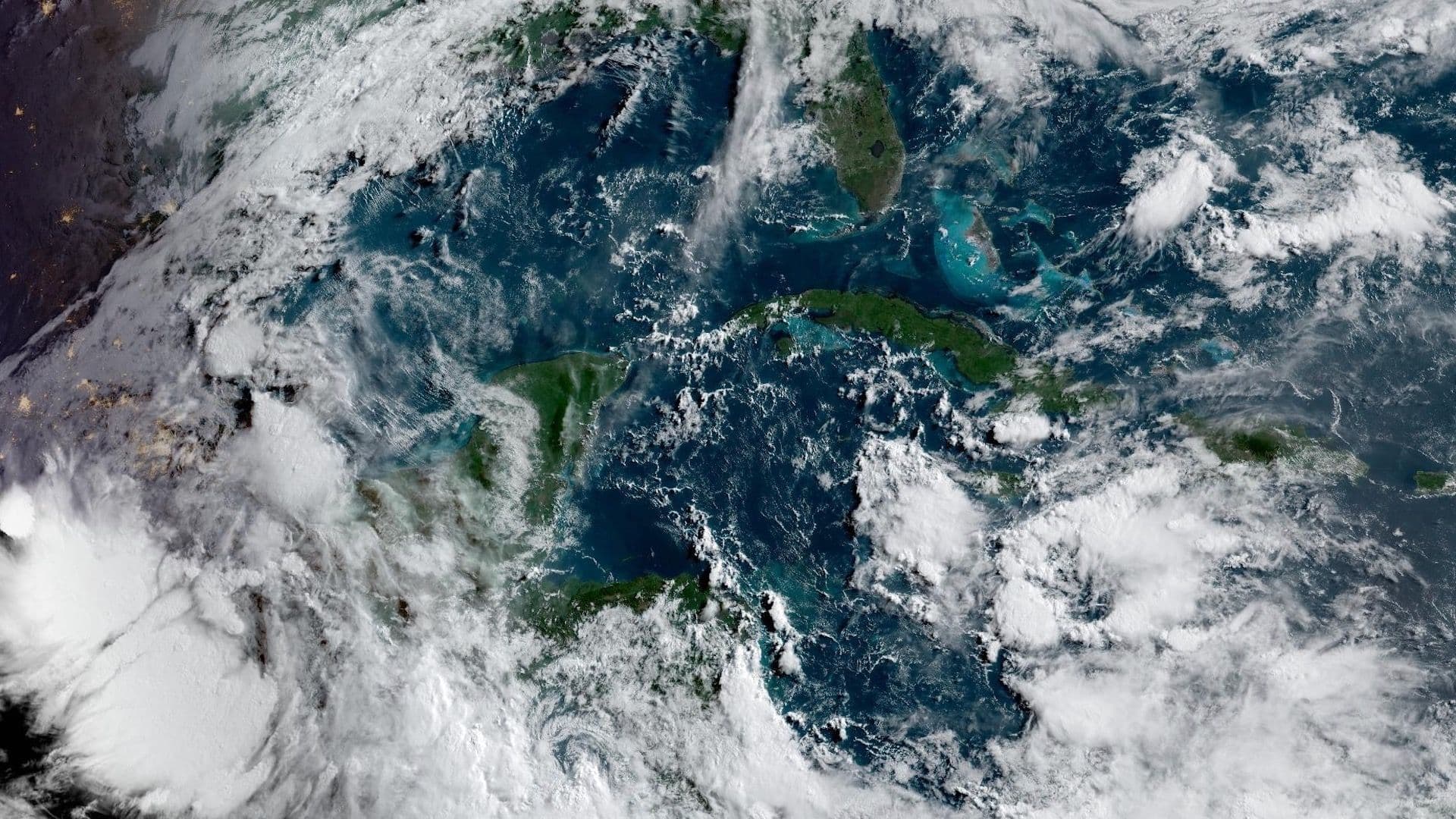 Vista satelital de Cuba y México