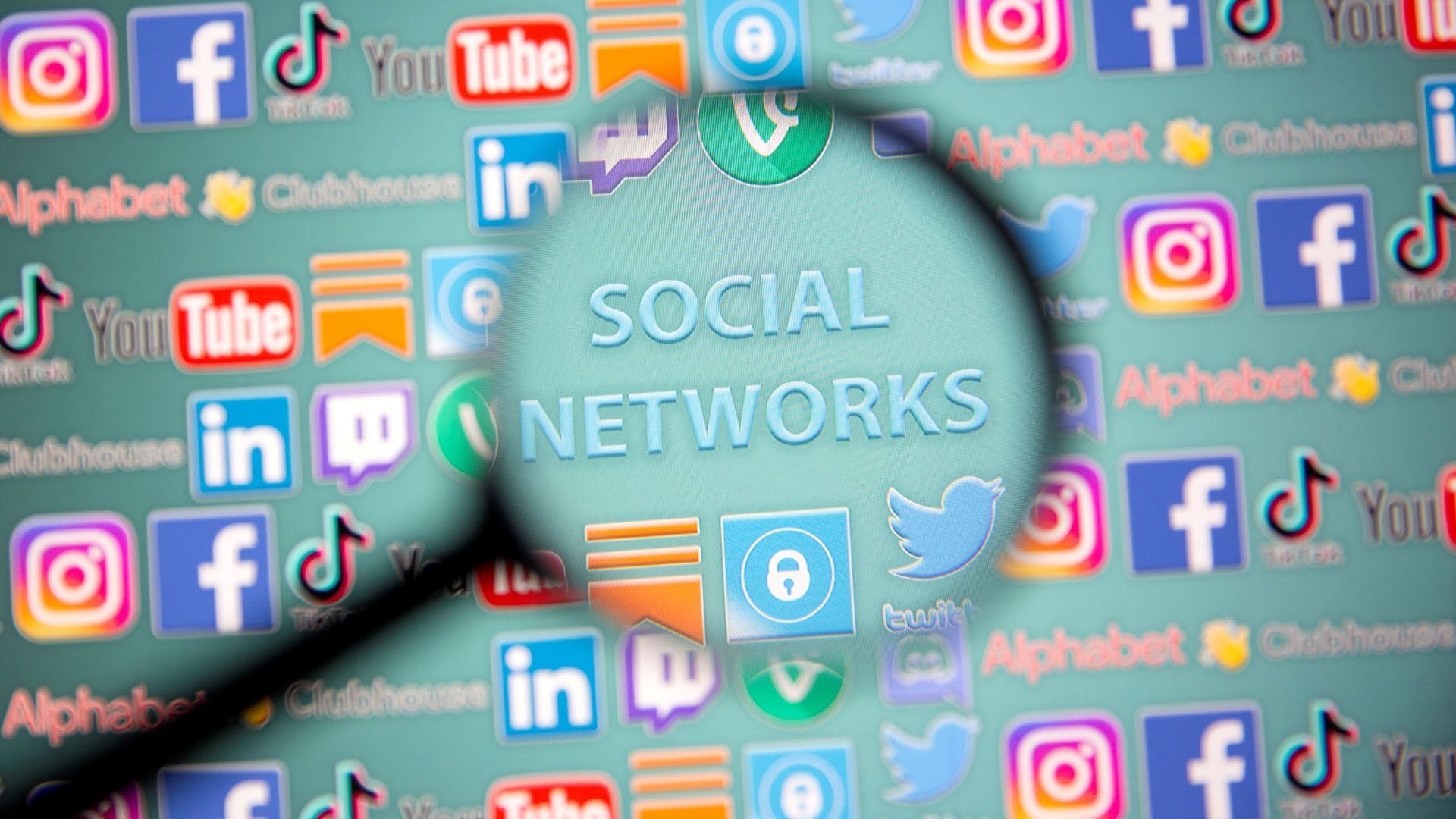 Ilustración con redes sociales y logotipos de varias plataformas, tomada el 25 de mayo de 2021. Foto: Reuters