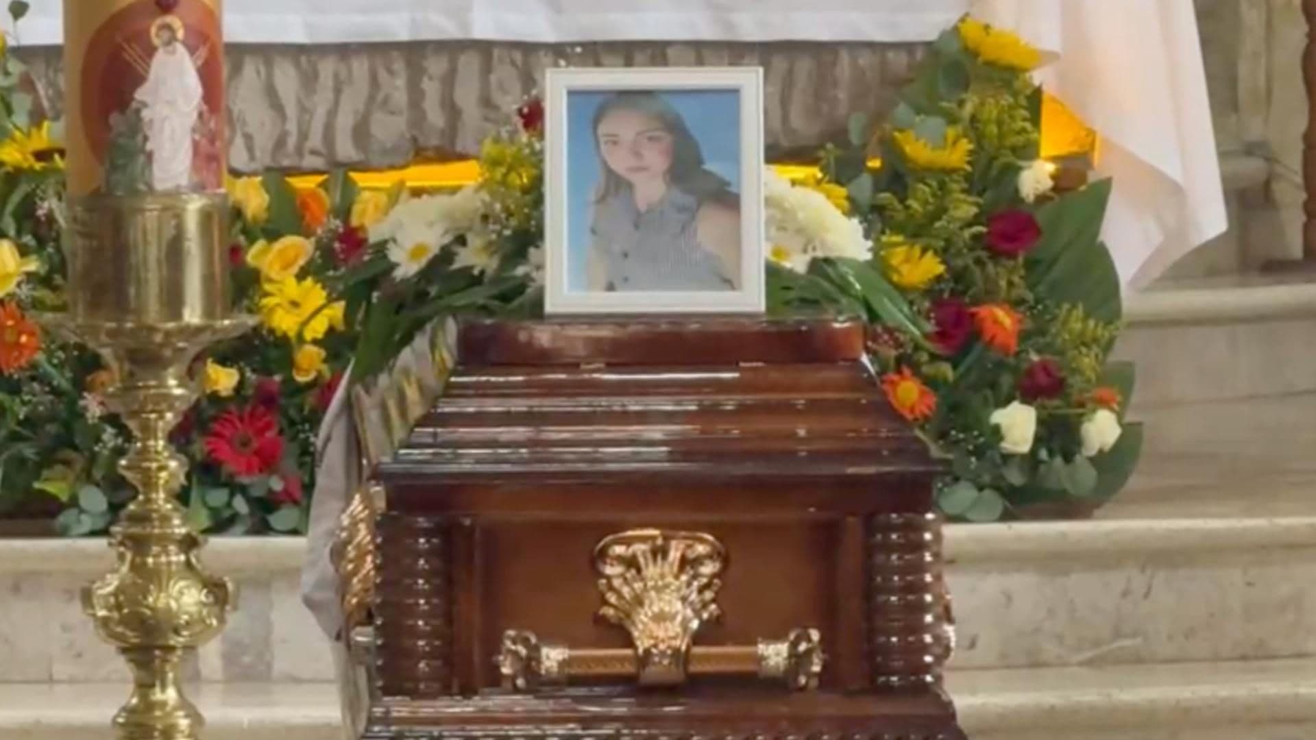 Familiares y amigos enterraron a alma Delia tras perder la vida en el volcán La Malinche