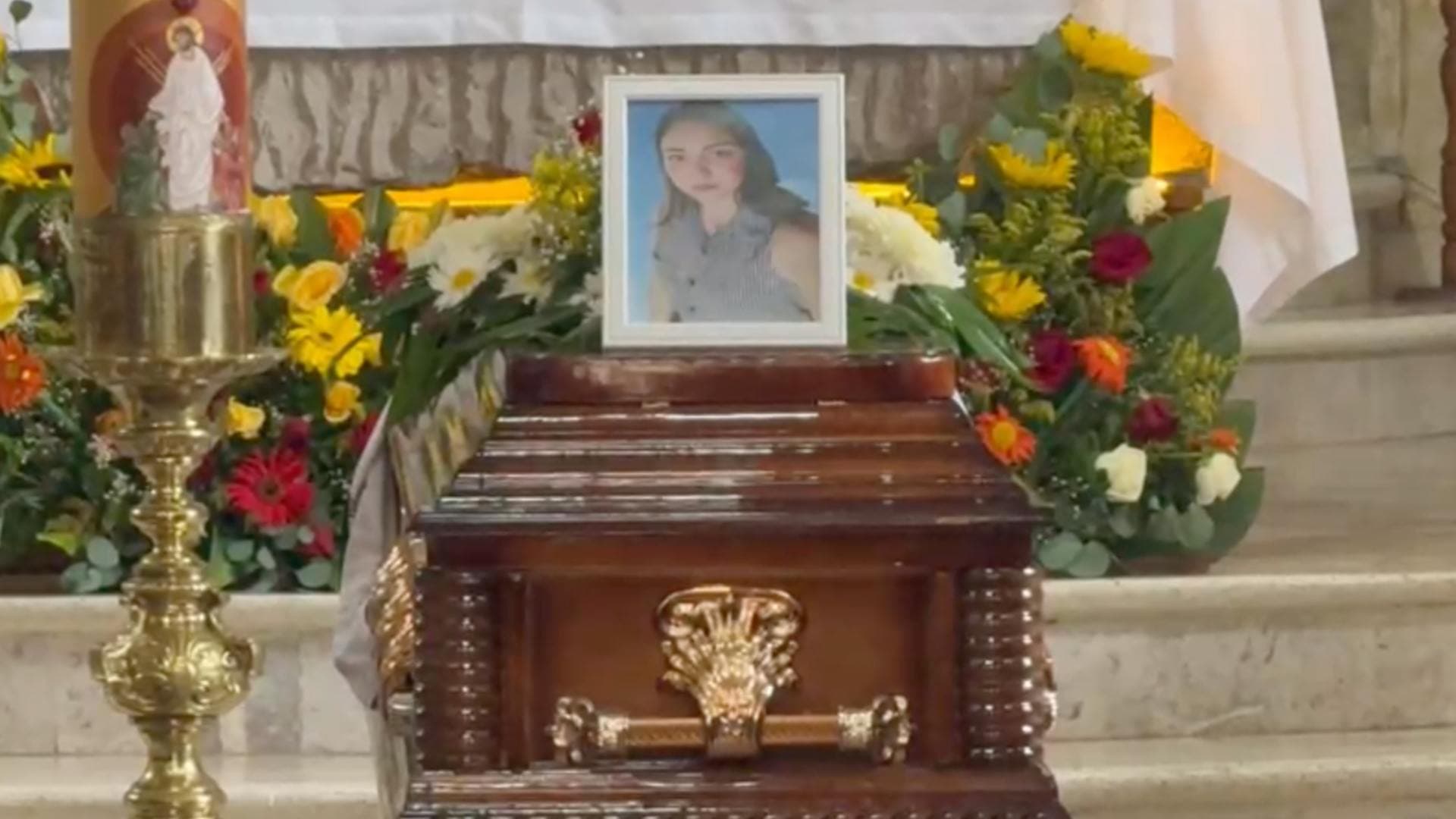 Familiares y amigos enterraron a alma Delia tras perder la vida en el volcán La Malinche