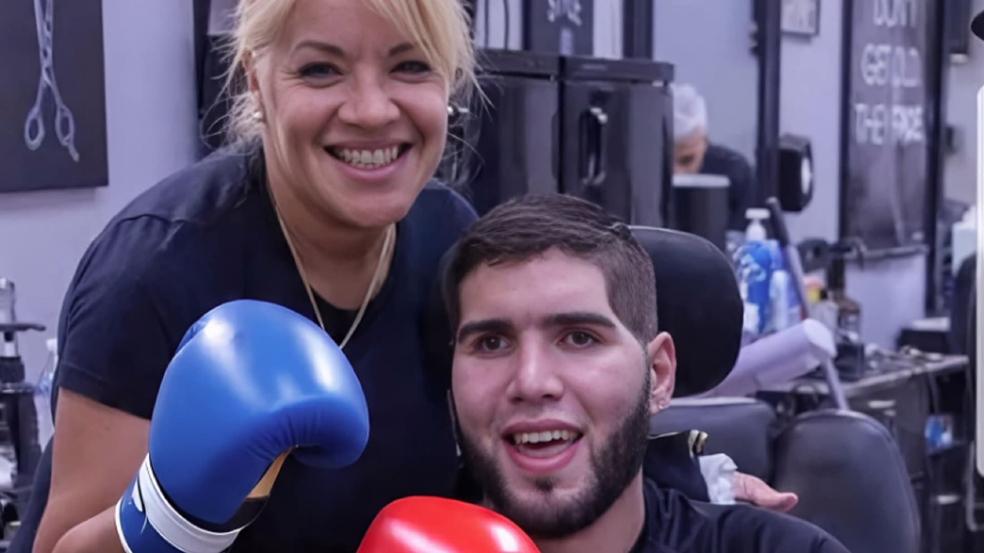 El boxeador Prichard Colón y su madre