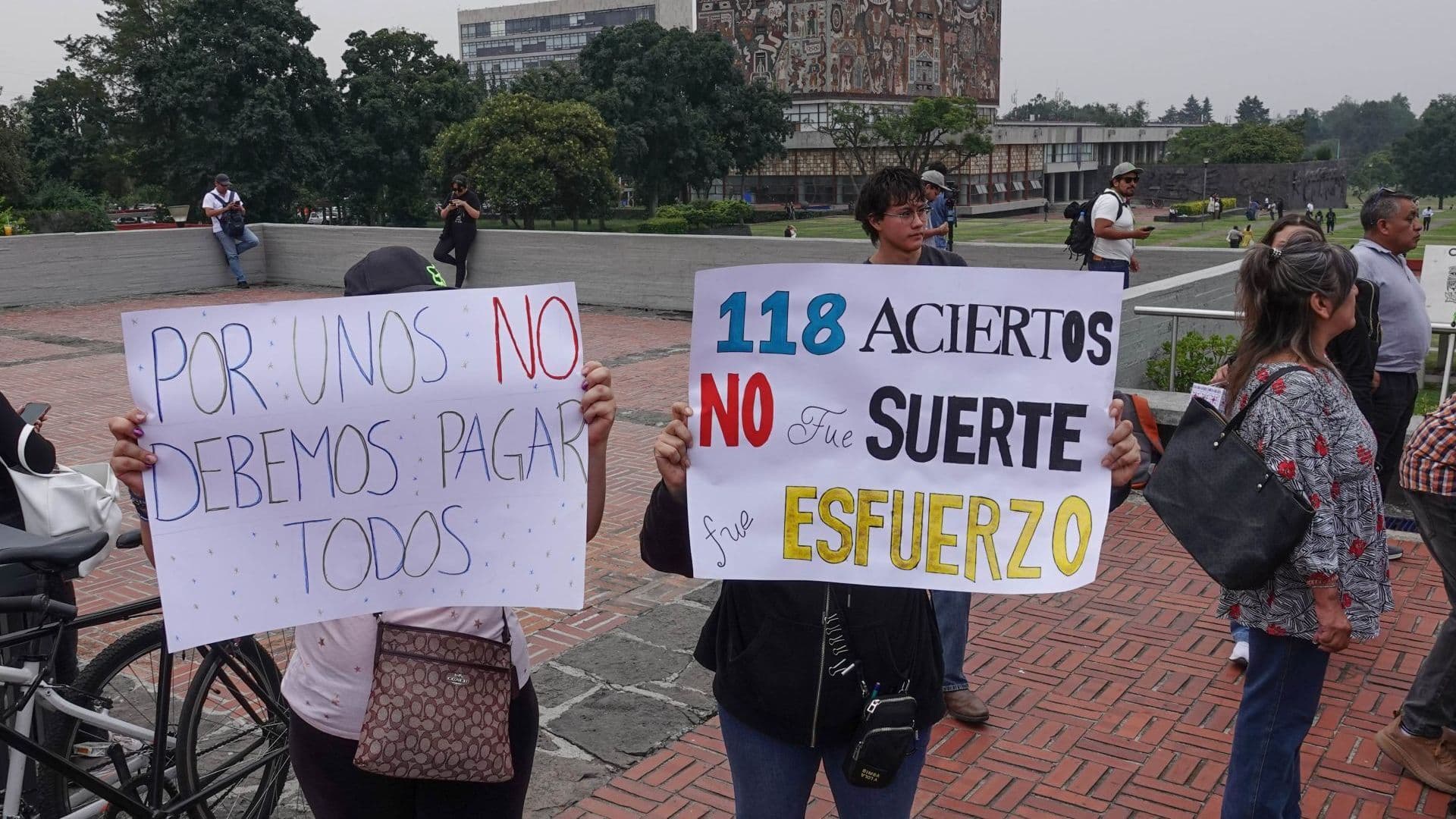 Manifestación por examen de la UNAM