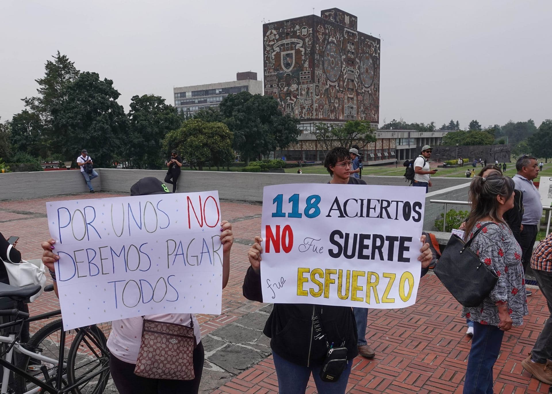Manifestación por examen de la UNAM