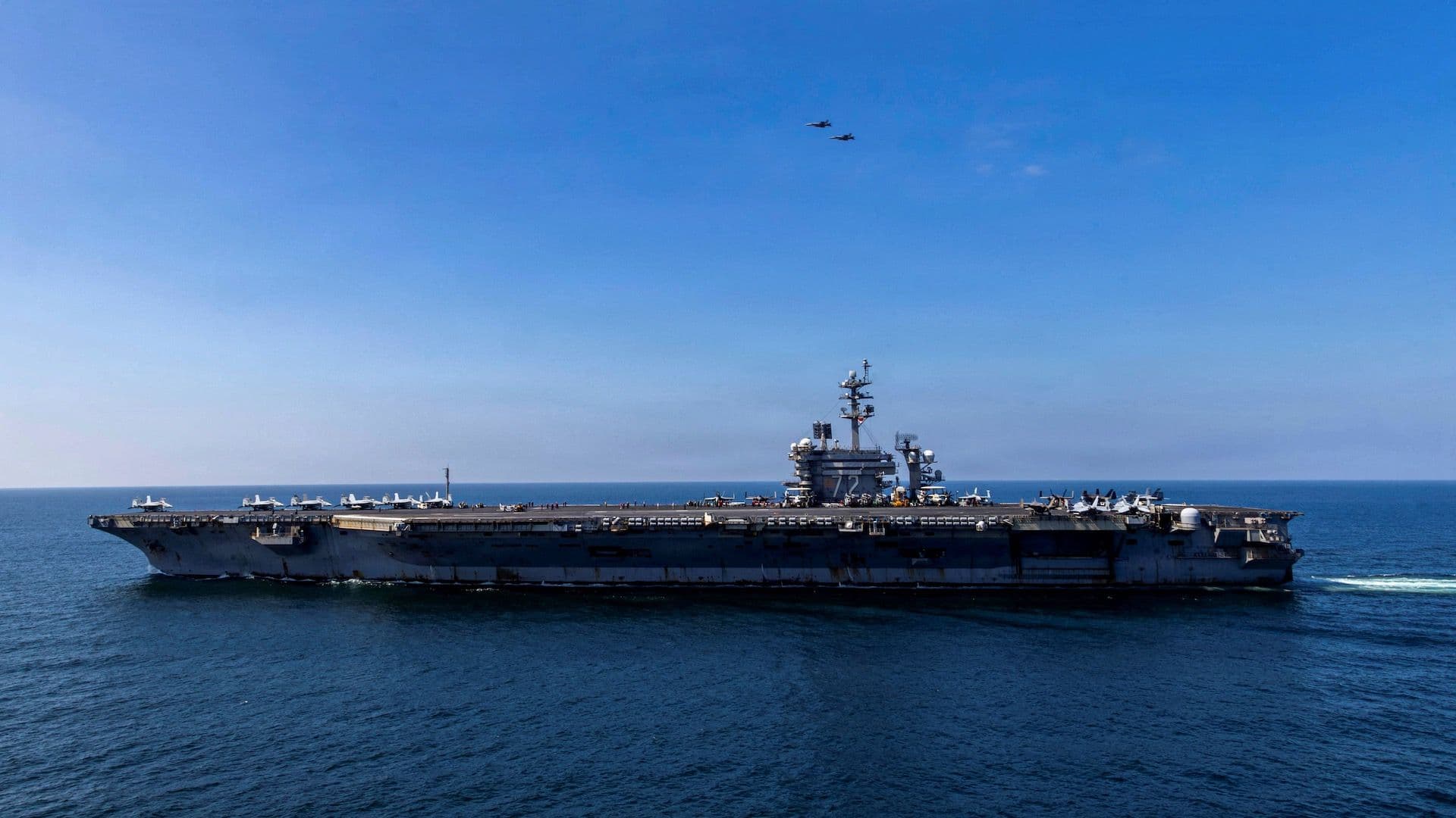 USS Abraham Lincoln lleva 250 días sin tocar tierra
