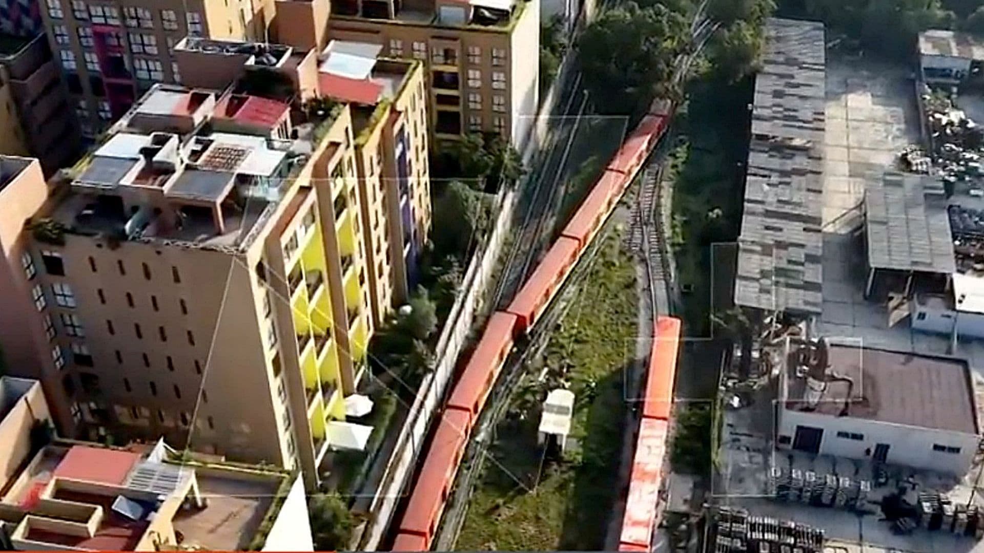 Vagón del tren del Metro CDMX sale de la vía en talleres de Ticomán, GAM. Foto: Captura de pantalla