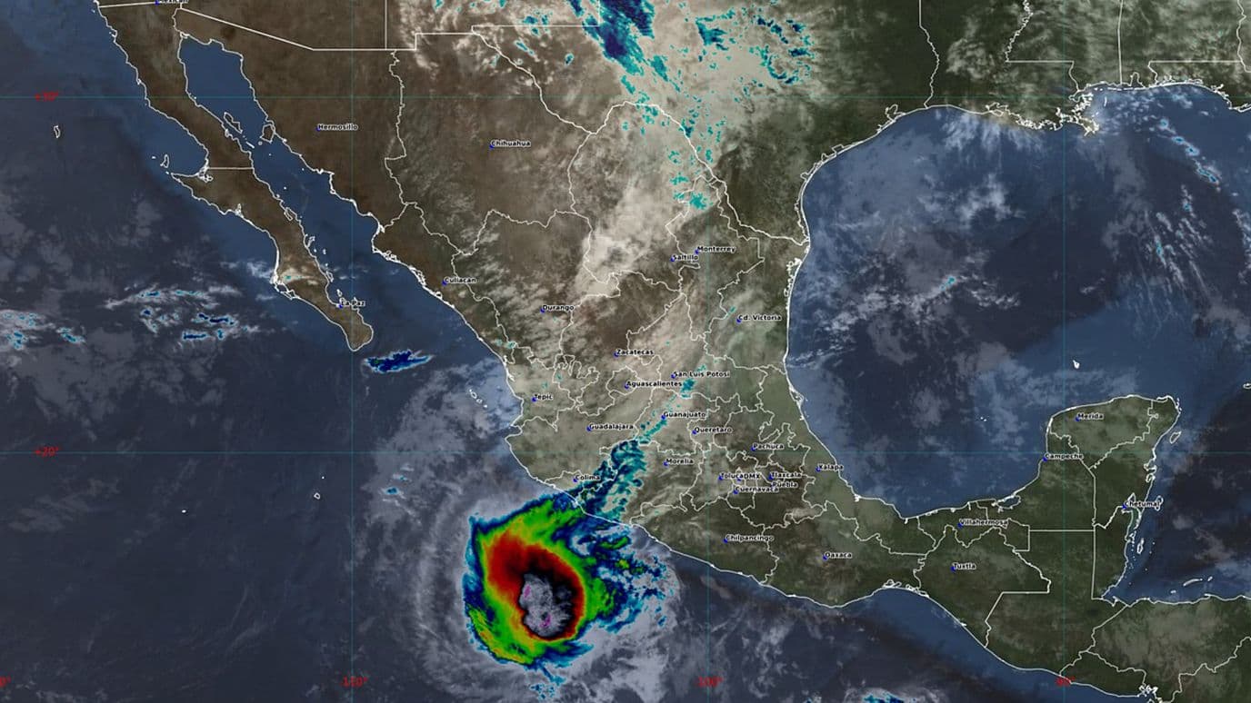 Imagen de satélite que muestra a la tormenta tropical Vance frente a costas mexicanas. SMN