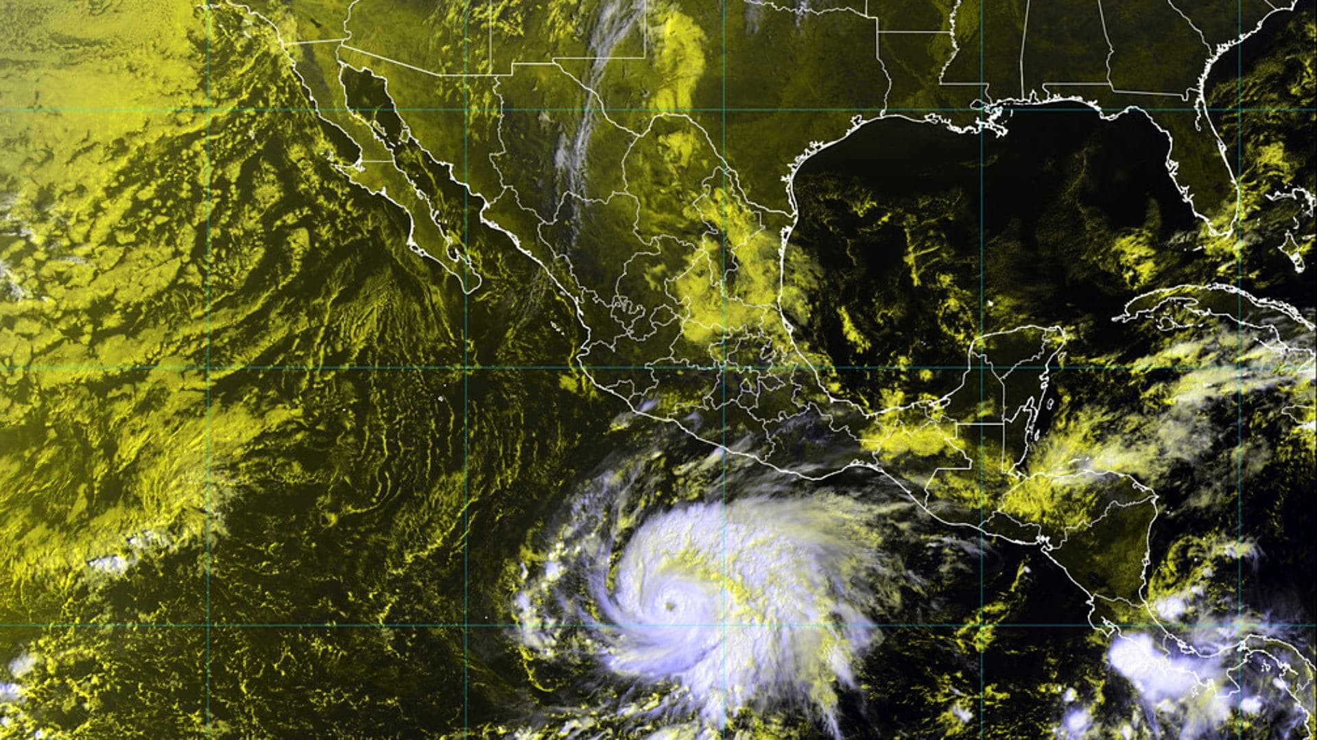 Imagen de satélite que muestra al huracán Vance frente a la República Mexicana. SMN