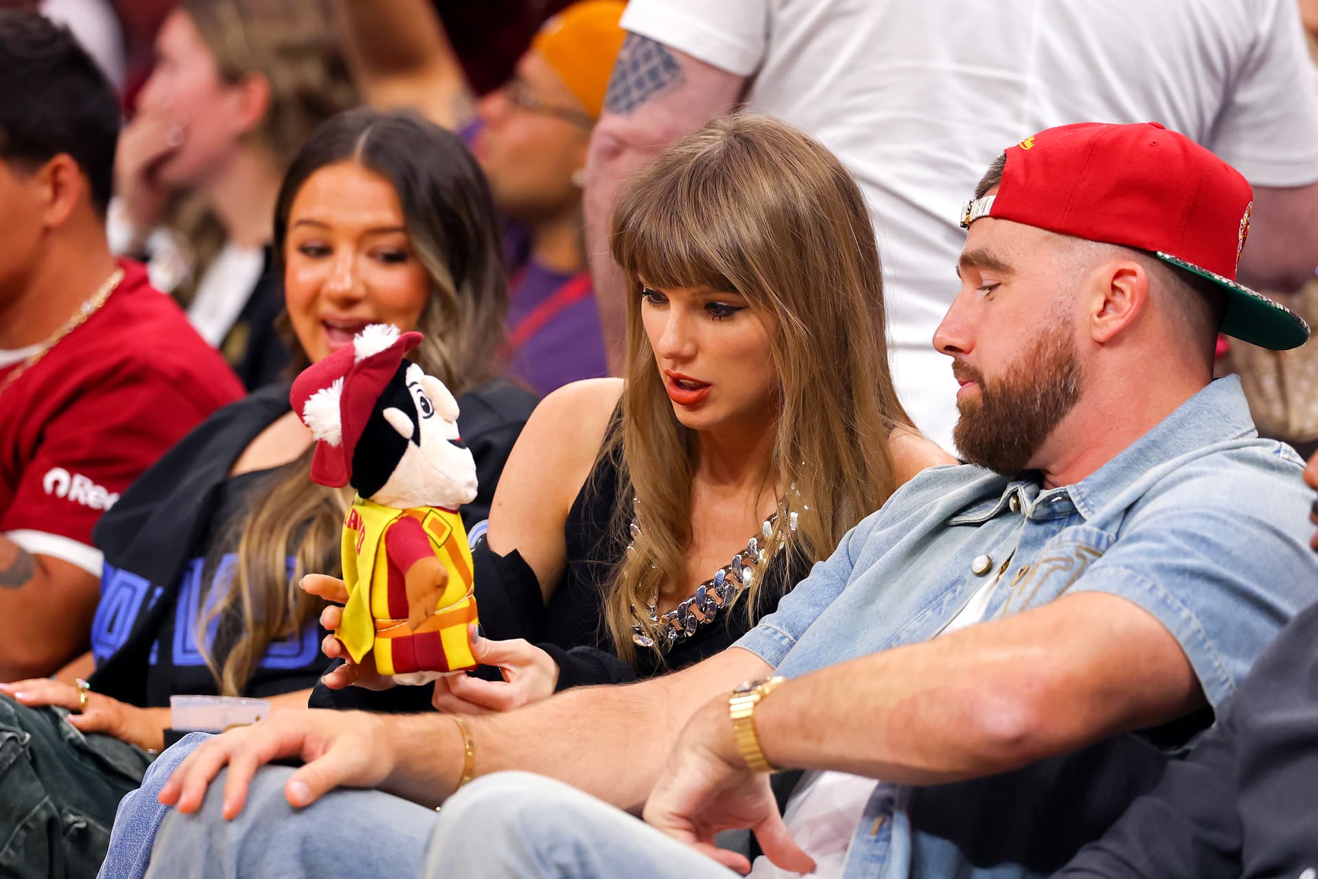 venden-basura-boda-taylor-swift-travis-kelce-agota-24-horas