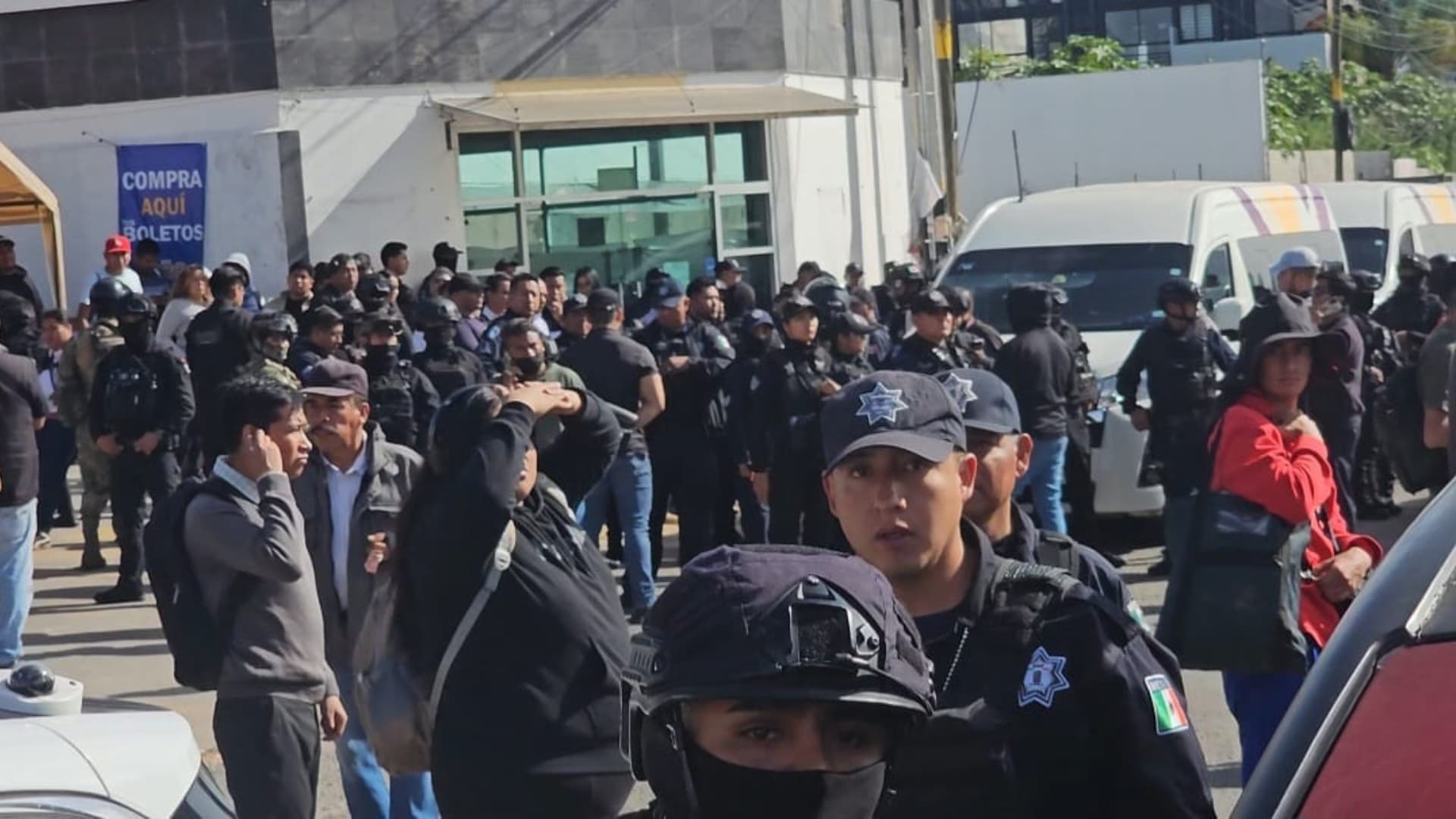 Retiro de unidades de Palalia's Tour en la Vía Atlixcáyotl de Puebla.