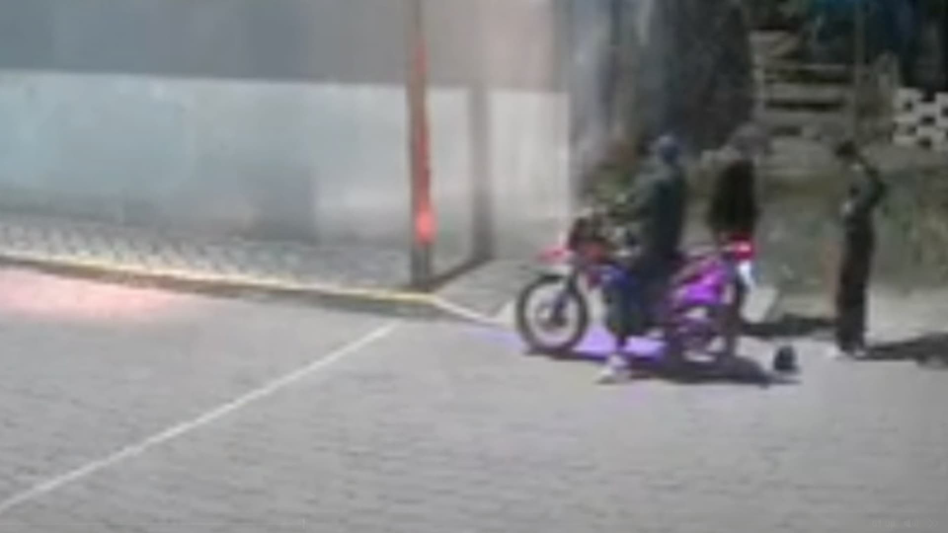 Sujetos en Motocicleta Despojaron de sus Pertenencias a un Joven en la Calle en Tlaxcala