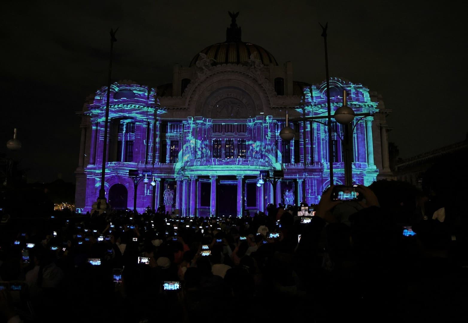 Bellas Artes brilló con música, danza y tecnología 3D