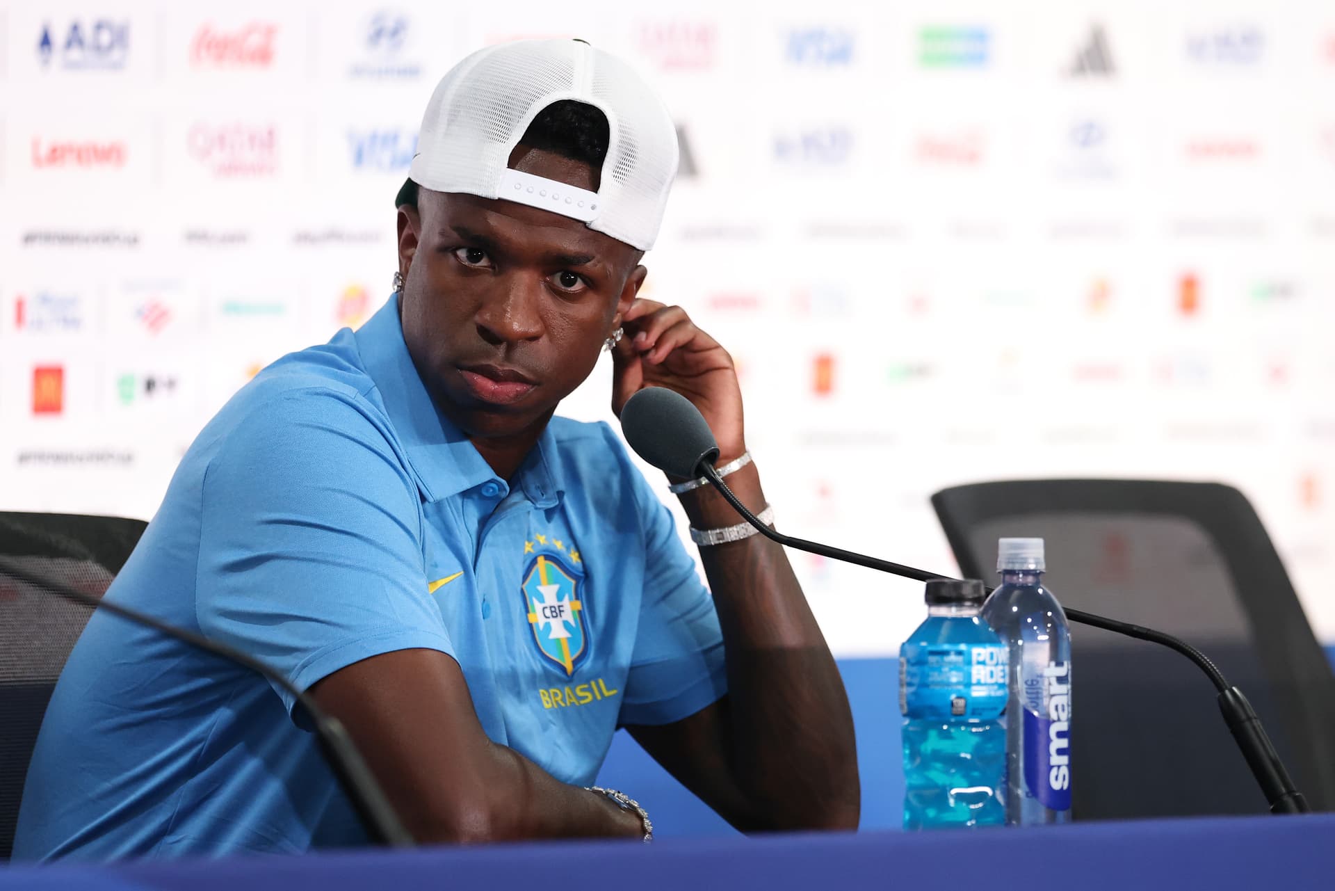 Vinicius Jr., de la selección de Brasil, durante una conferencia de prensa del Mundial 2026