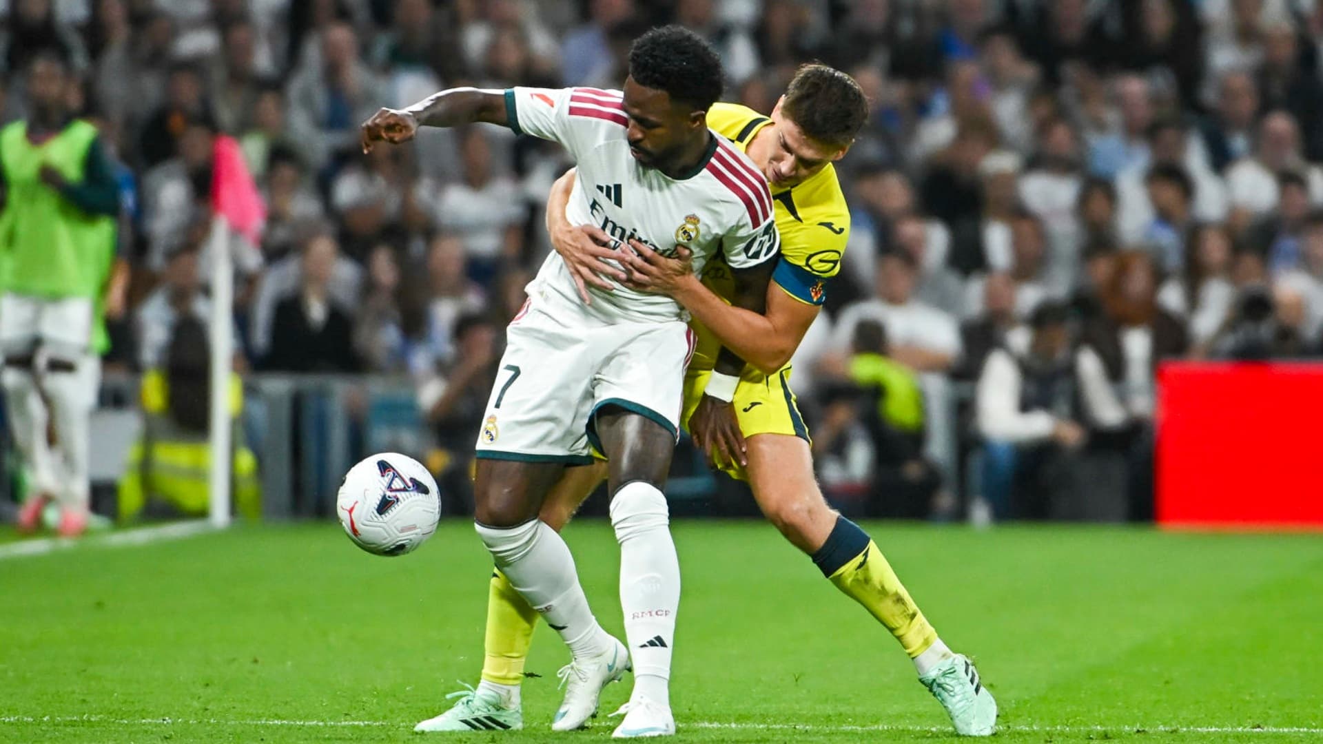Vinicius fue expulsado por agredir a un rival en el partido de LaLiga contra el Villarreal.