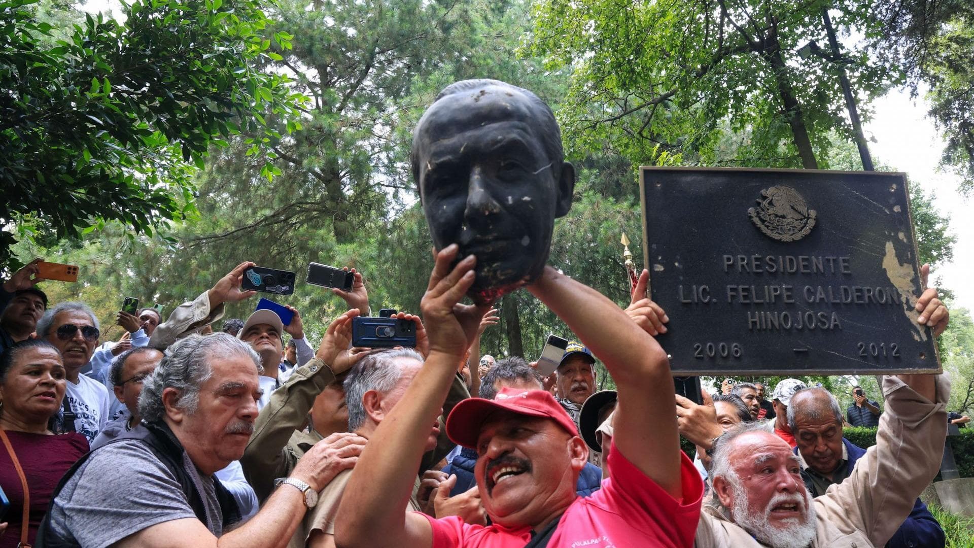Escultura del expresidente de México, Felipe Calderón Hinojosa.