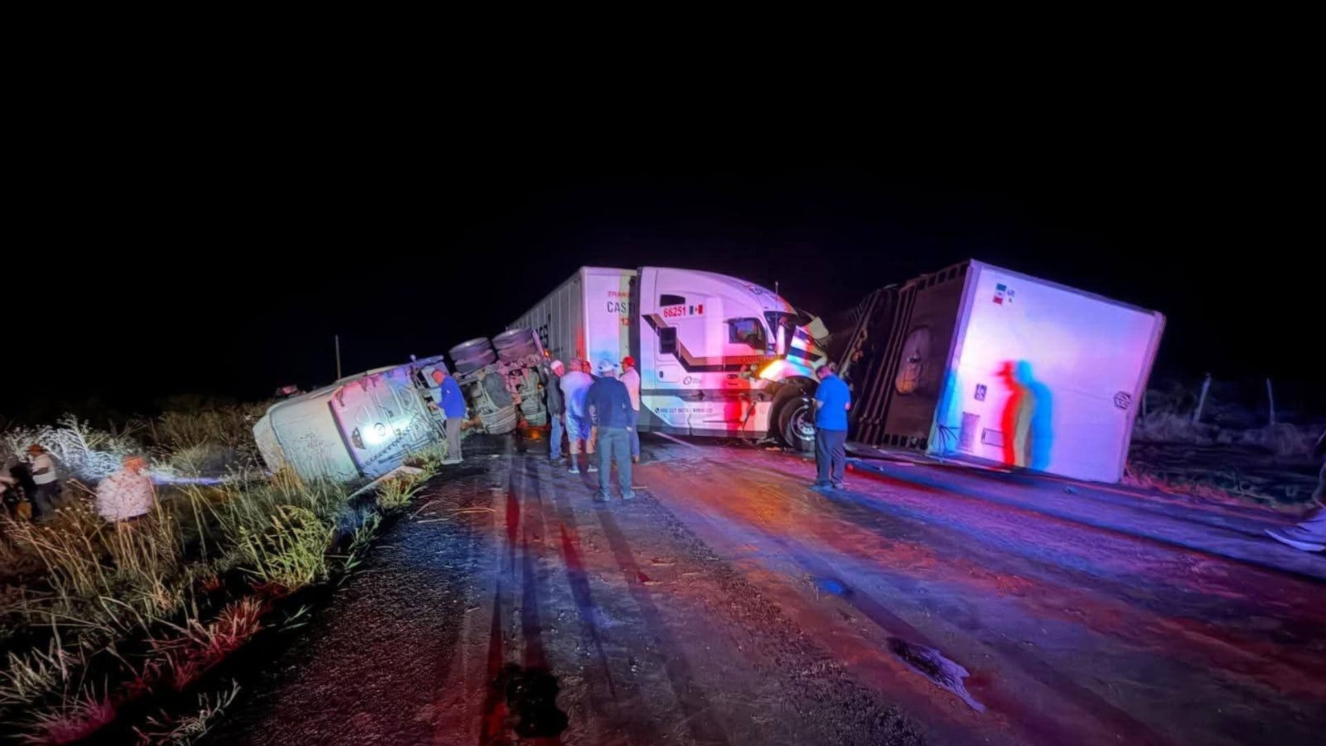 Se Registró la Volcadura de un Tráiler en Carretera Chihuahua-Juárez Durante las Lluvias