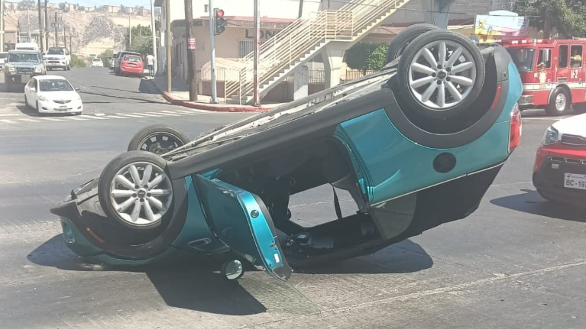 Registran Choque y Volcadura en Colonia 20 de Noviembre en Tijuana