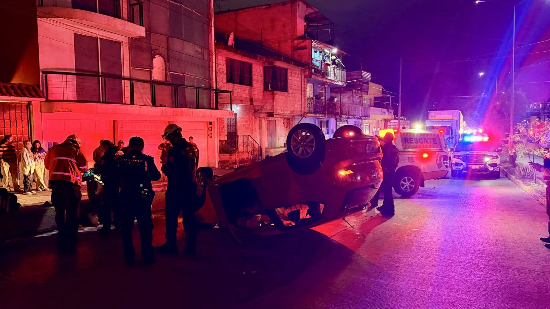 Accidente Volcadura Vehículo Dos Lesionados Bulevar Esteban de Antuñano Puebla
