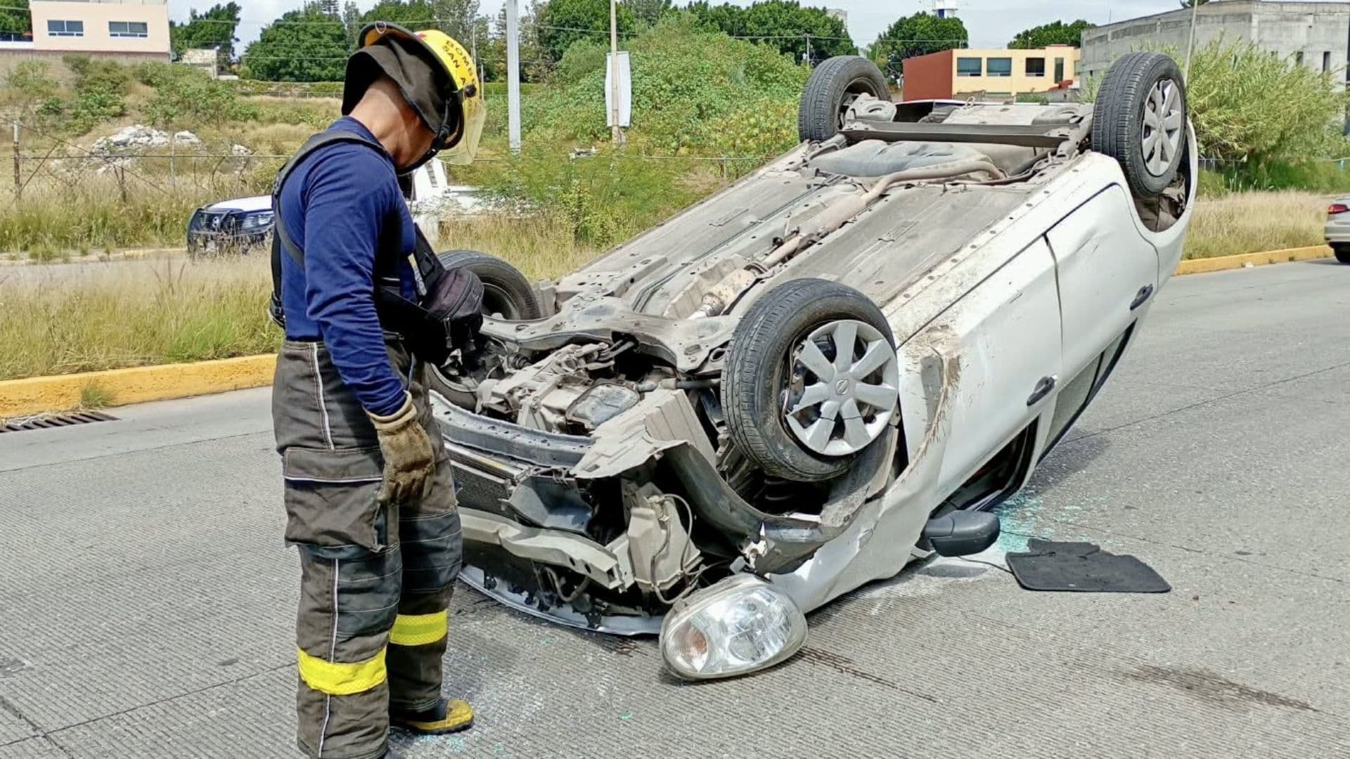 Accidente Choque Volcadura Automóvil Boulevard Municipio Libre San Andrés Cholula Puebla