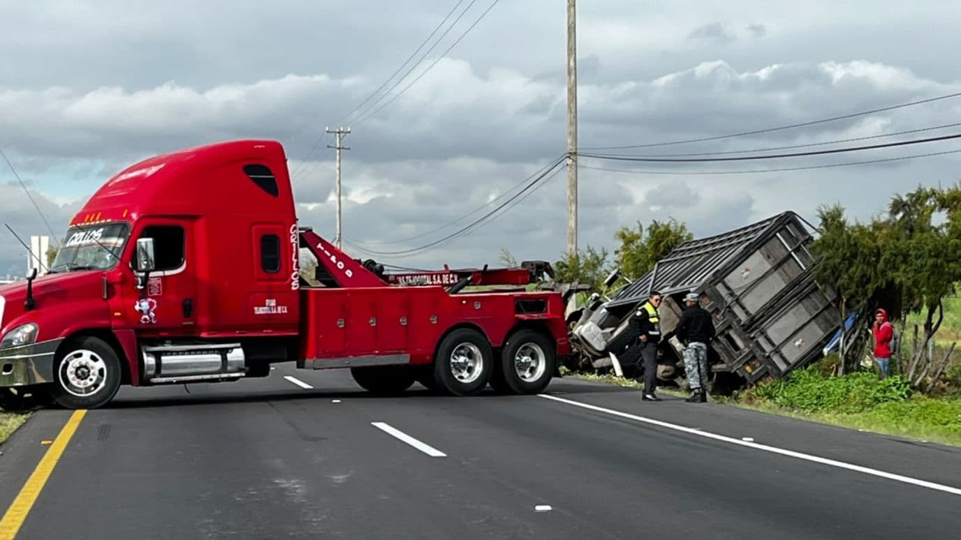 Volcadura en autopista Peñón-Texcoco