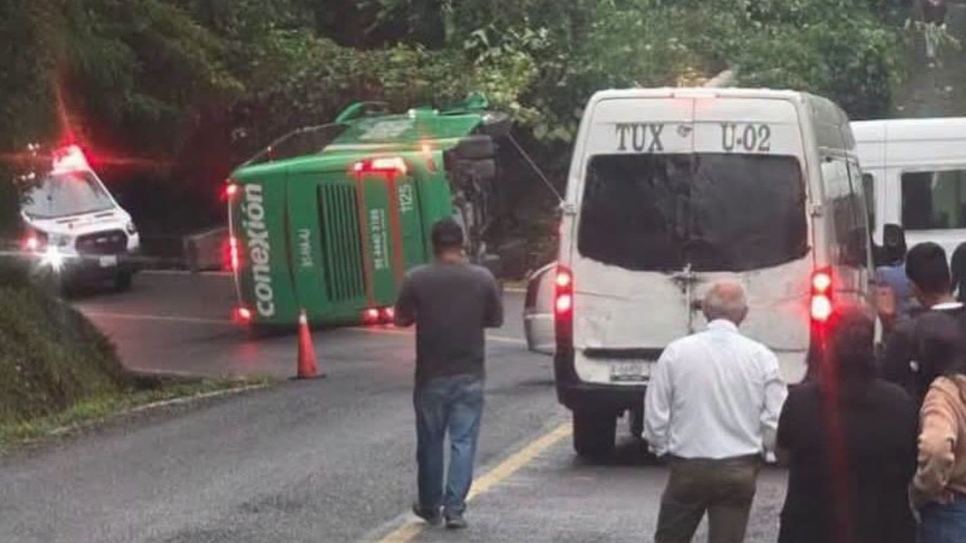 Volcadura de Autobús de Pasajeros Deja Lesionados en la Carretera México-Tuxpan