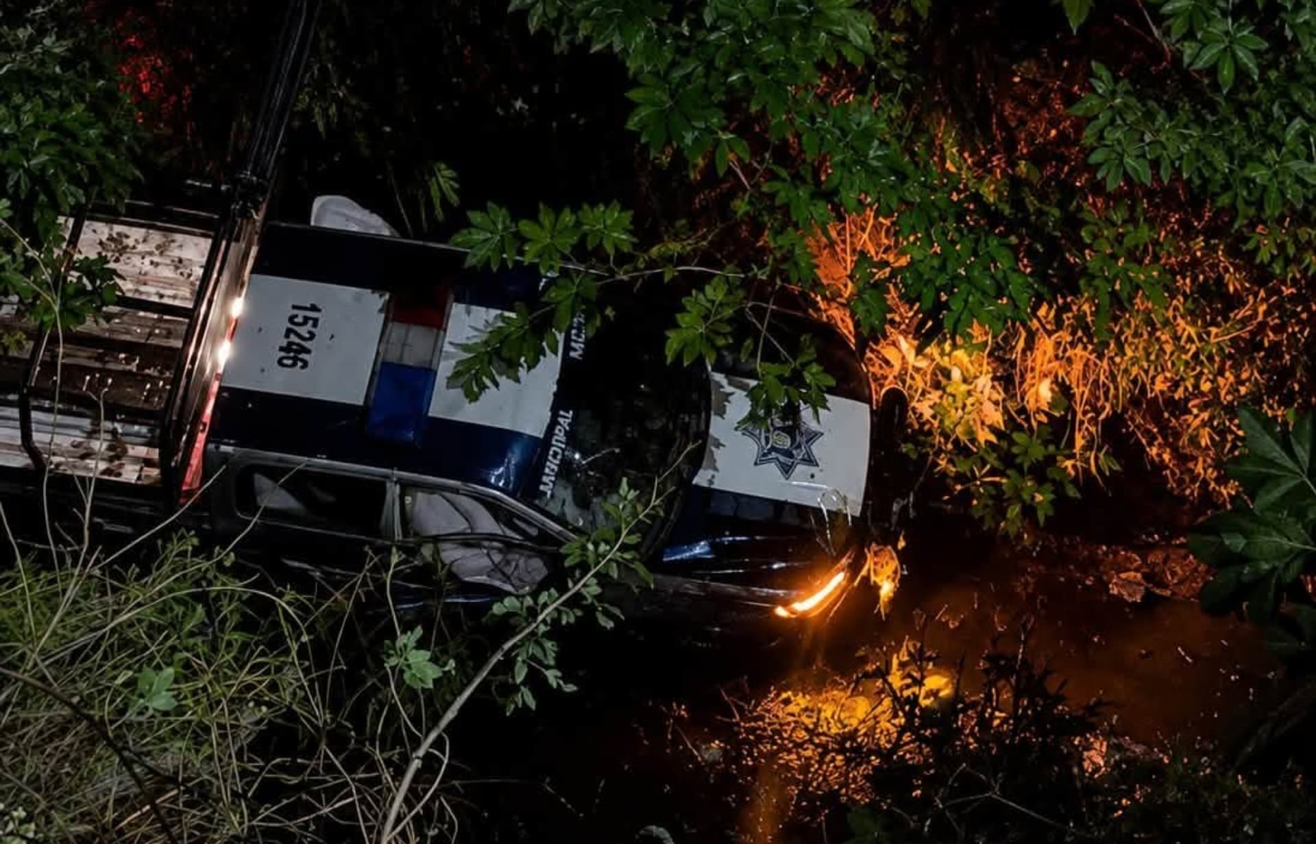 Los tripulantes resultaron con algunos golpes tras el accidente.