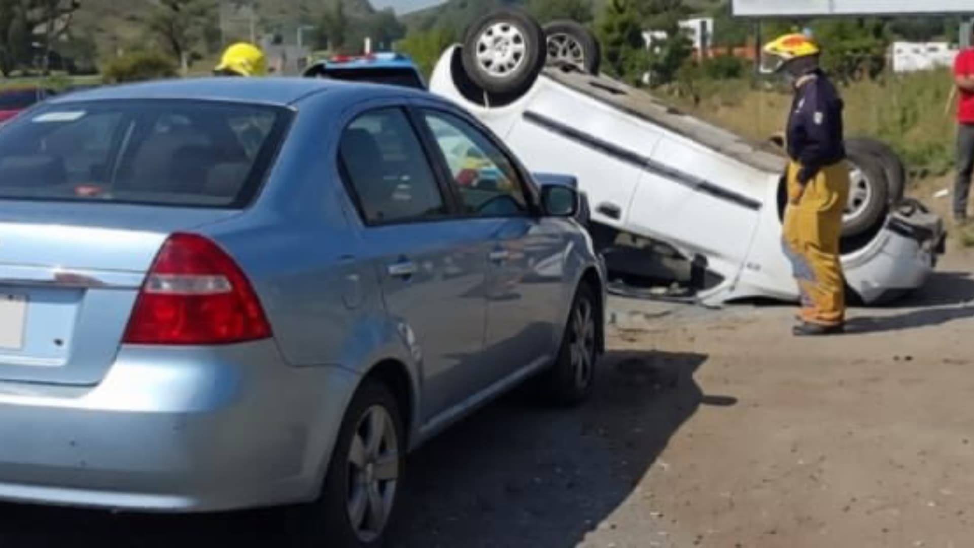 Accidente de auto en la autopista Siglo XXI en Atlixco.