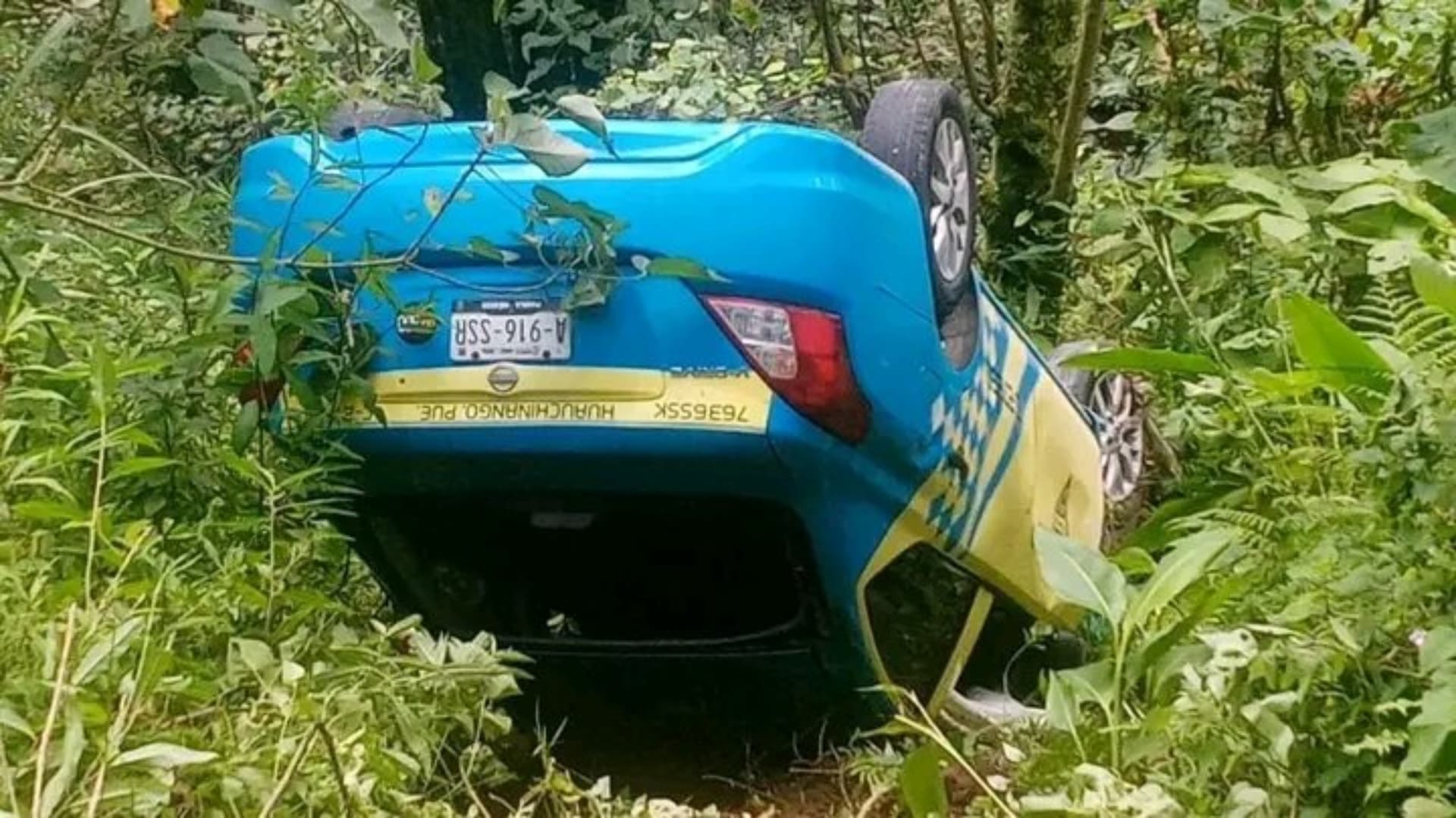 Accidente Volcadura Taxi Conductor Lesionado Barranca Huauchinango Sierra Norte Puebla