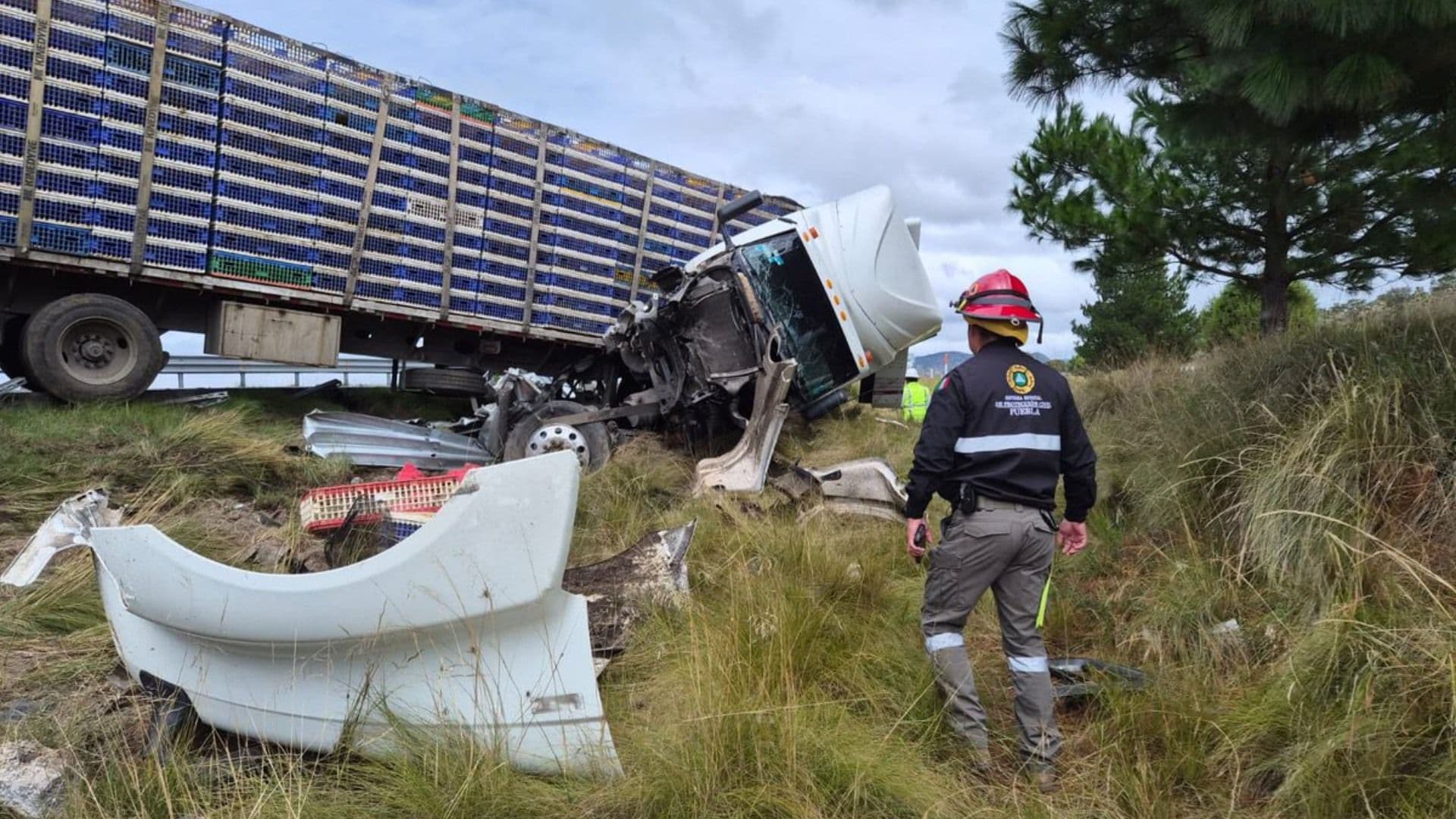 El conductor presentó contusiones y recibió atención prehospitalaria.