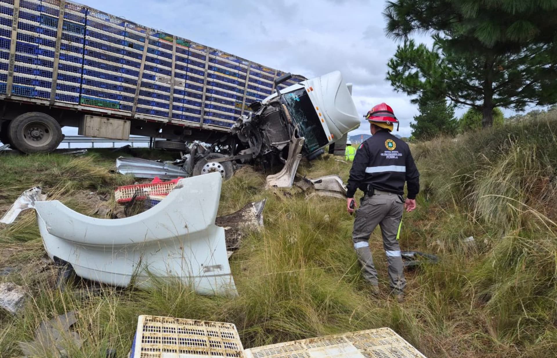 El conductor presentó contusiones y recibió atención prehospitalaria.