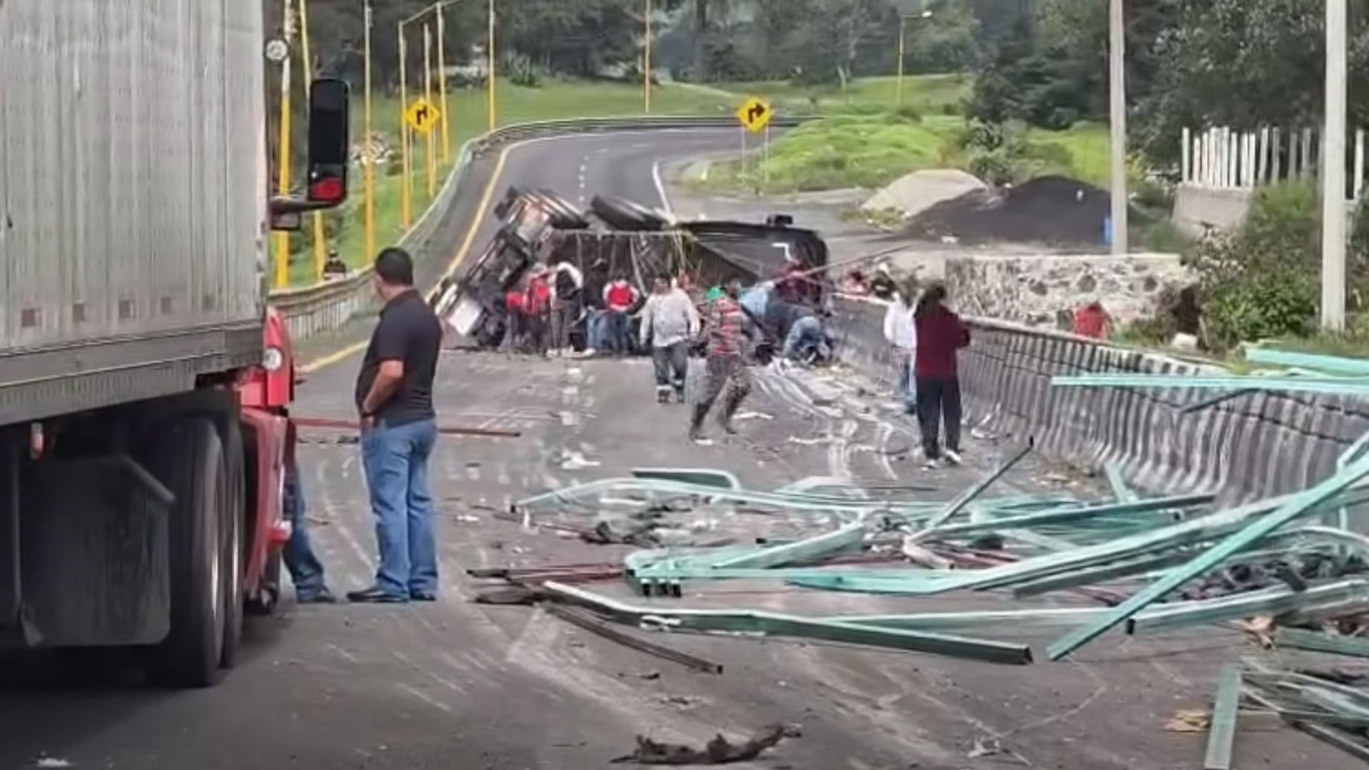 No hubo paso durante toda la mañana en la autopista.