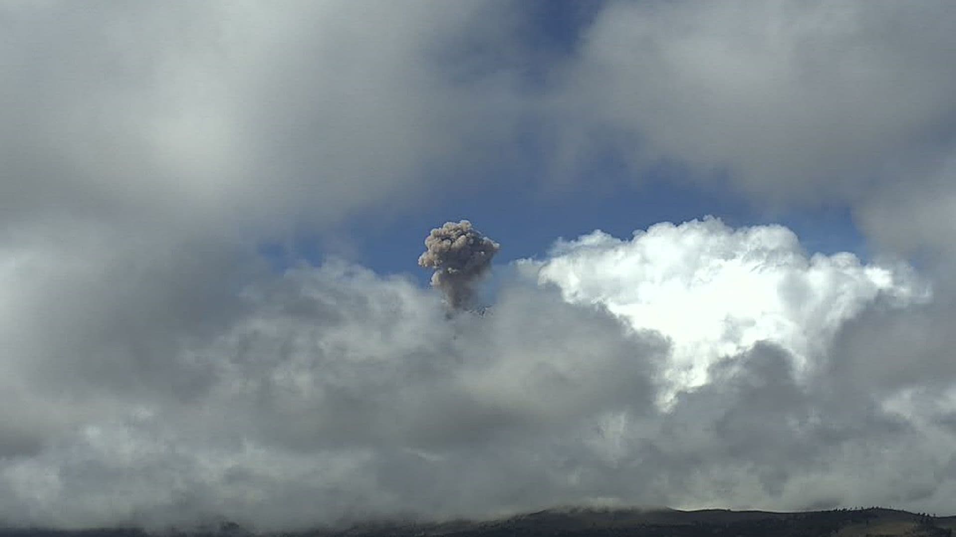 Exhalación del volcán Popocatépetl la mañana del 10 de agosto de 2026. Foto: Cenapred