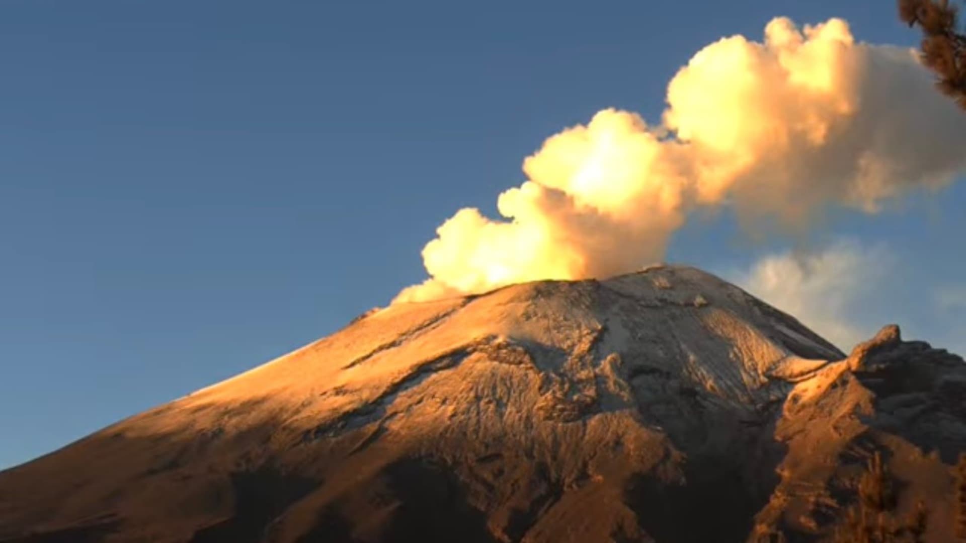 Popocatépetl: Caída de Ceniza, 125 Exhalaciones y Tres Sismos Volcanotectónicos