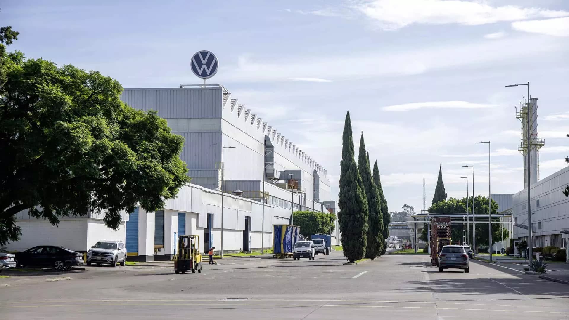 Sindicato anuncia posible huelga contra Volkswagen de México