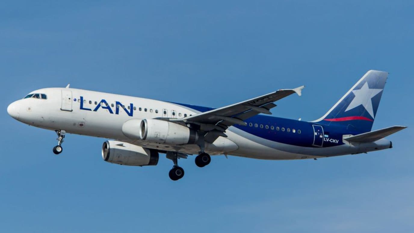 Rayo Impacta Vuelo de Latam Antes de Aterrizar: Captan Gritos de Pasajeros