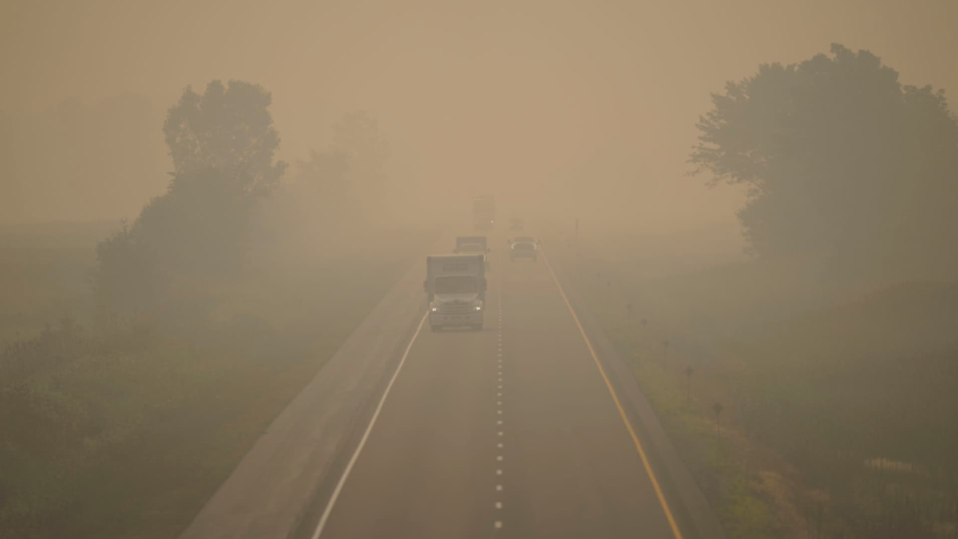 ¿Qué Provocan los Incendios Forestales en Canadá?